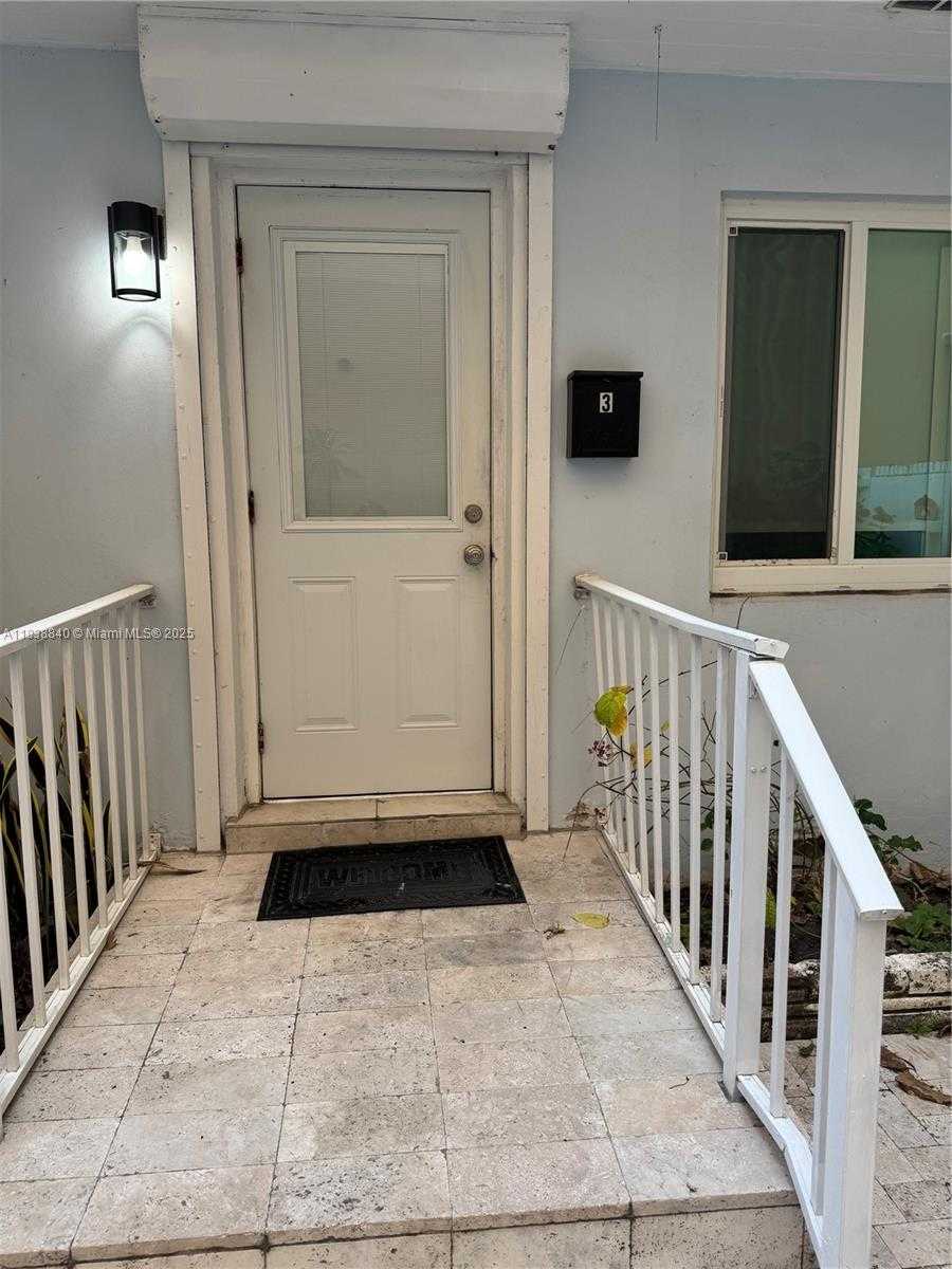 Small Image of 323 NEW MEXICO ST #3, Hollywood Number 30