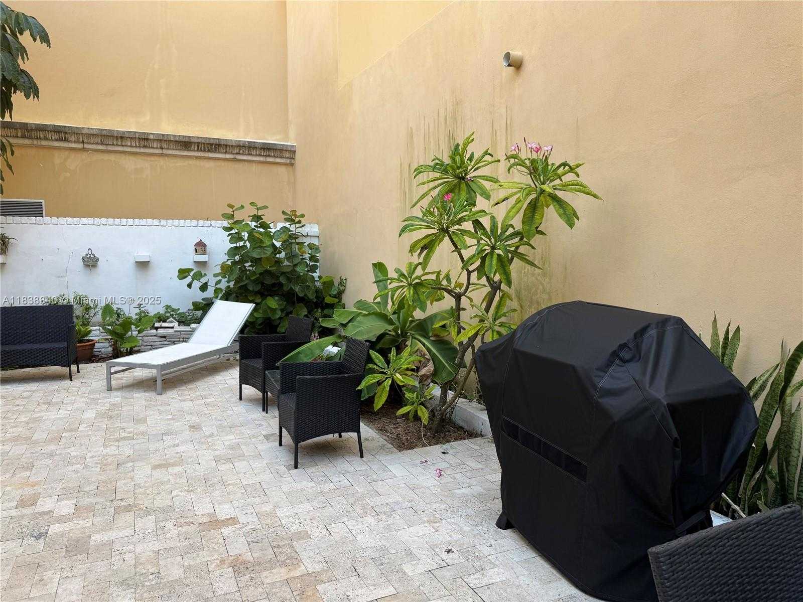 Small Image of 323 NEW MEXICO ST #3, Hollywood Number 31