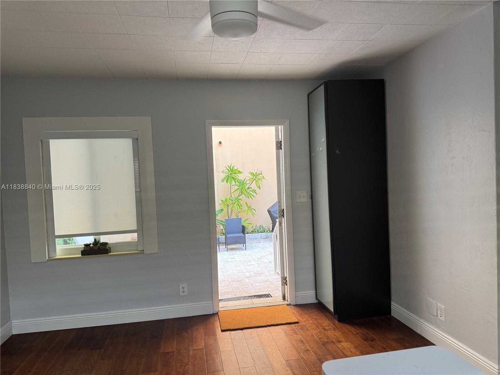 Small Image of 323 NEW MEXICO ST #3, Hollywood Number 5