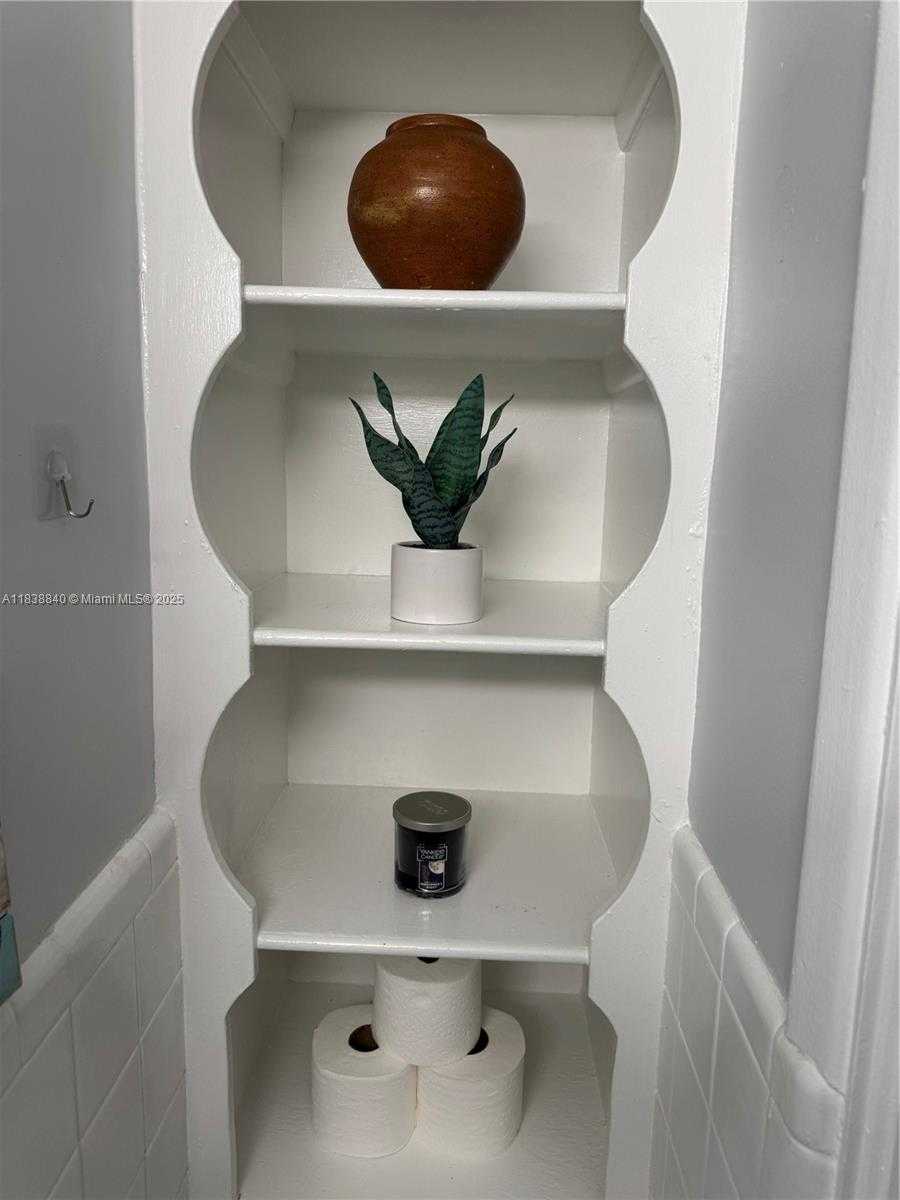 Small Image of 323 NEW MEXICO ST #3, Hollywood Number 7