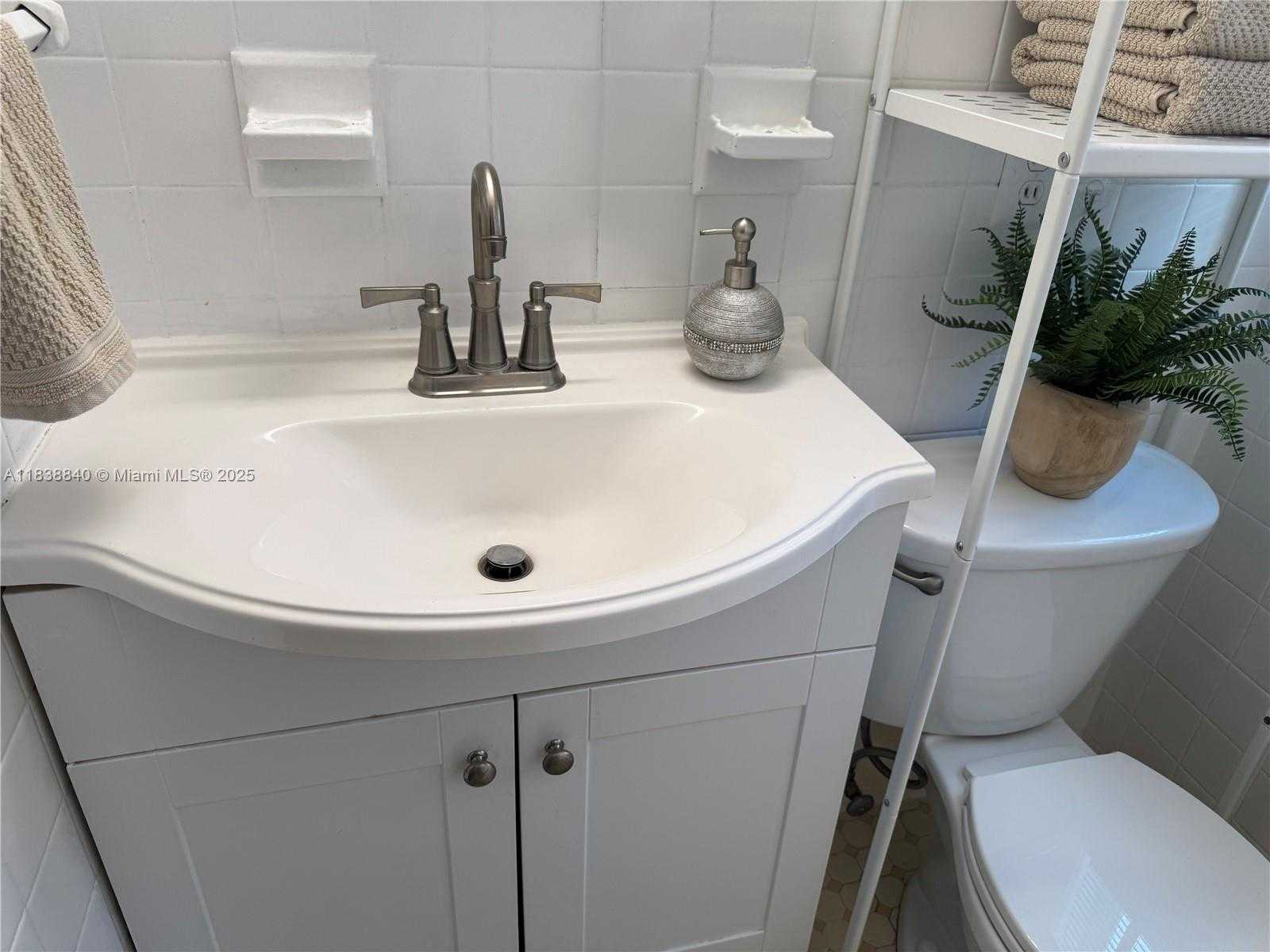 Small Image of 323 NEW MEXICO ST #3, Hollywood Number 8