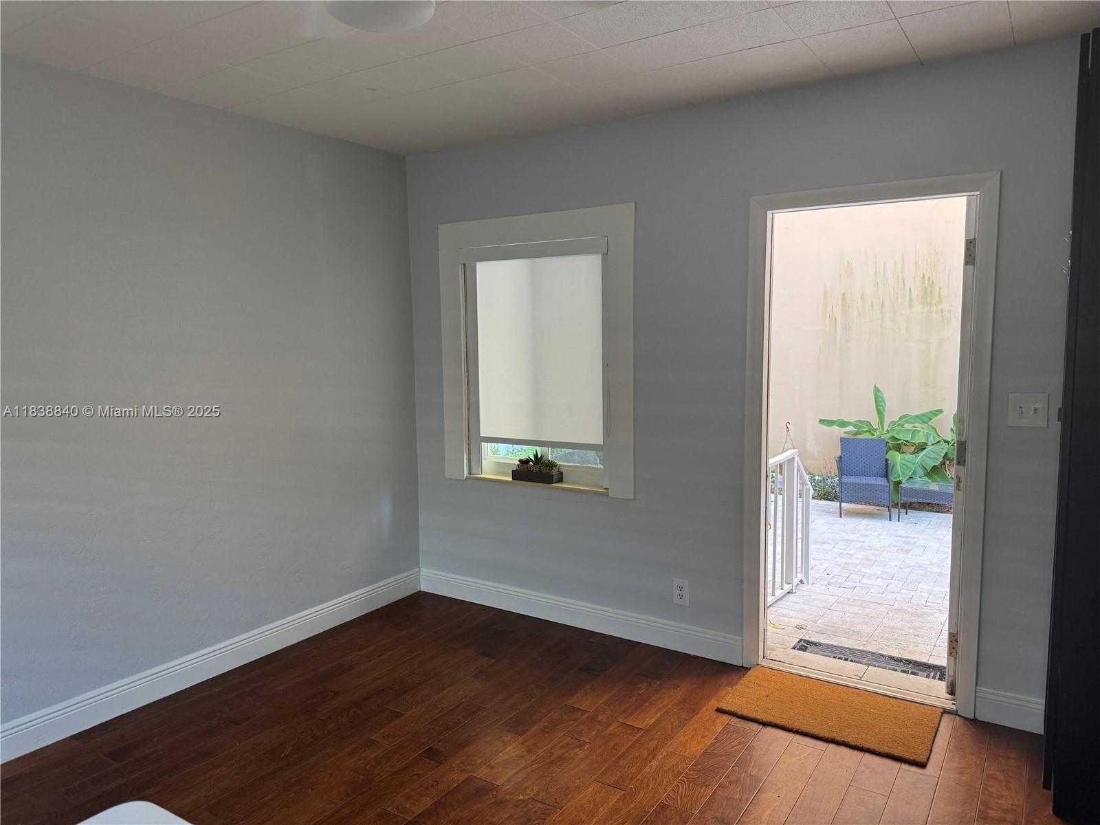 Small Image of 323 NEW MEXICO ST #3, Hollywood Number 9