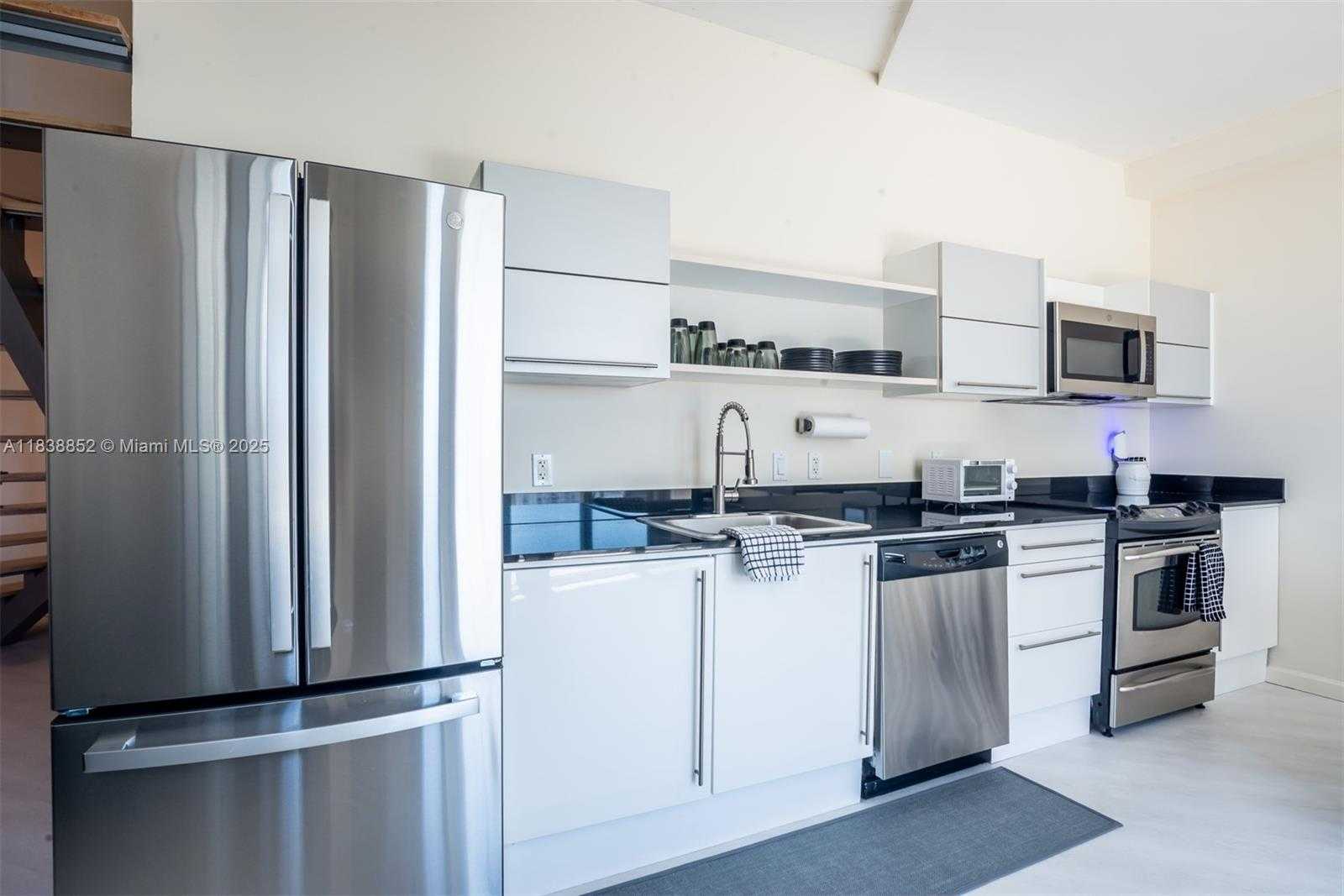 Small Image of 690 SOUTH WEST 1ST CT #2527, Miami Number 3