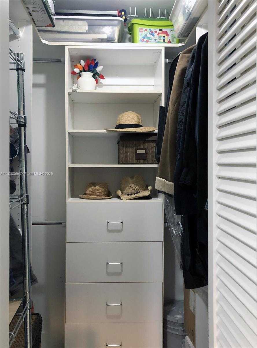 Small Image of 177 OCEAN LANE DR #611, Key Biscayne Number 22