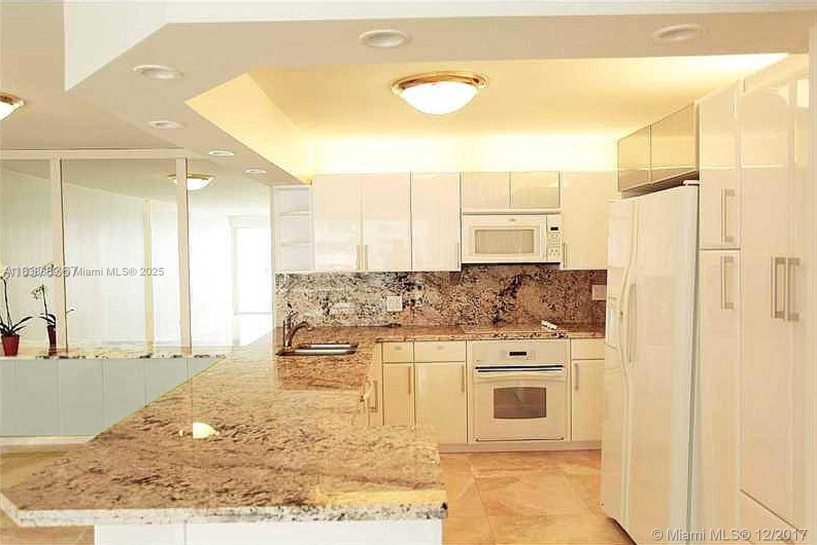 Small Image of 177 OCEAN LANE DR #611, Key Biscayne Number 4