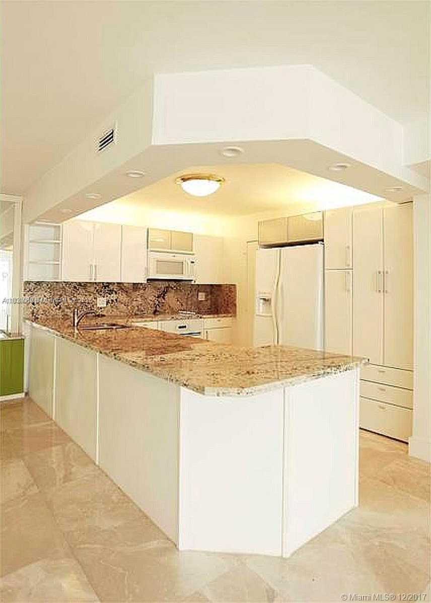 Small Image of 177 OCEAN LANE DR #611, Key Biscayne Number 5