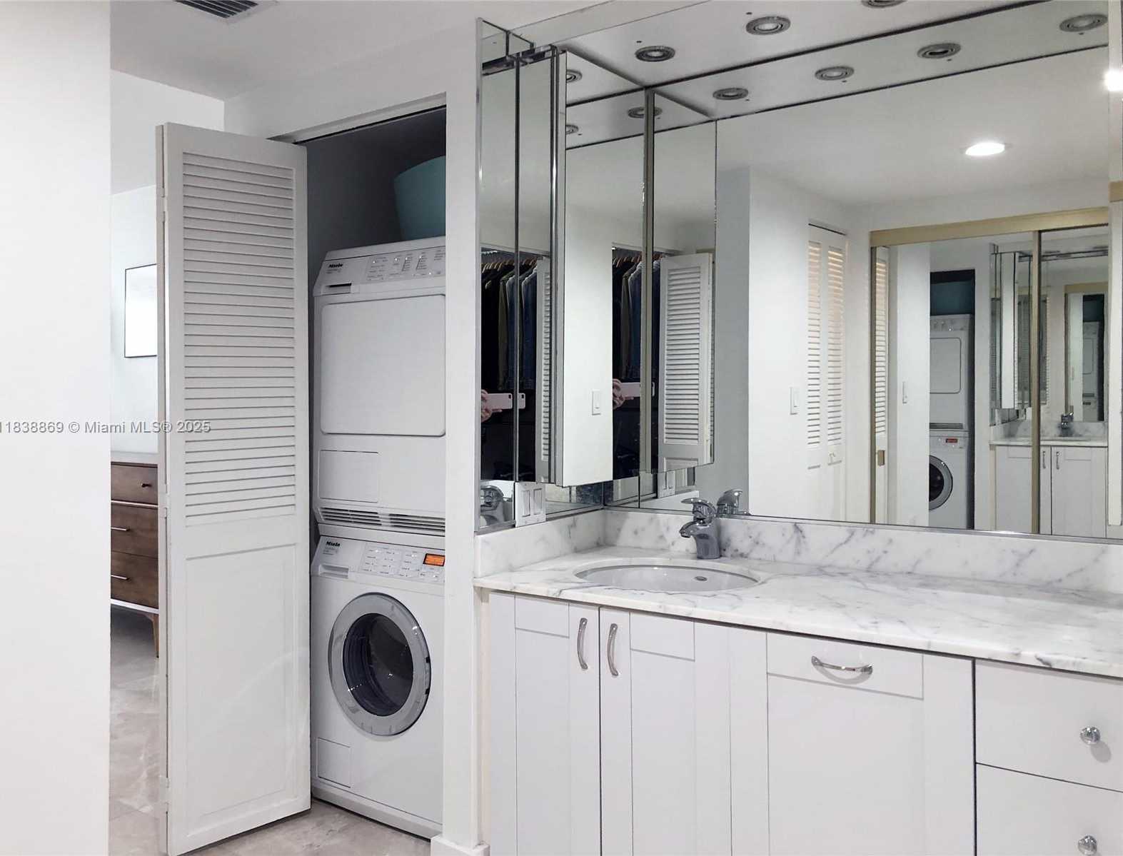 Small Image of 177 OCEAN LANE DR #611, Key Biscayne Number 9