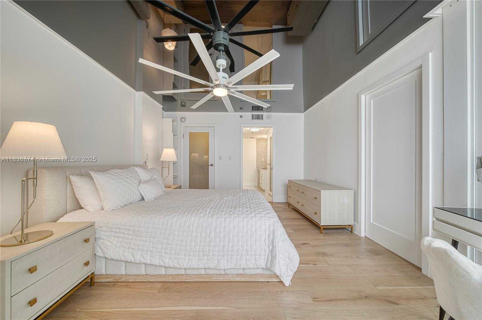 Small Image of 6767 COLLINS AVE #1706, Miami Beach Number 18