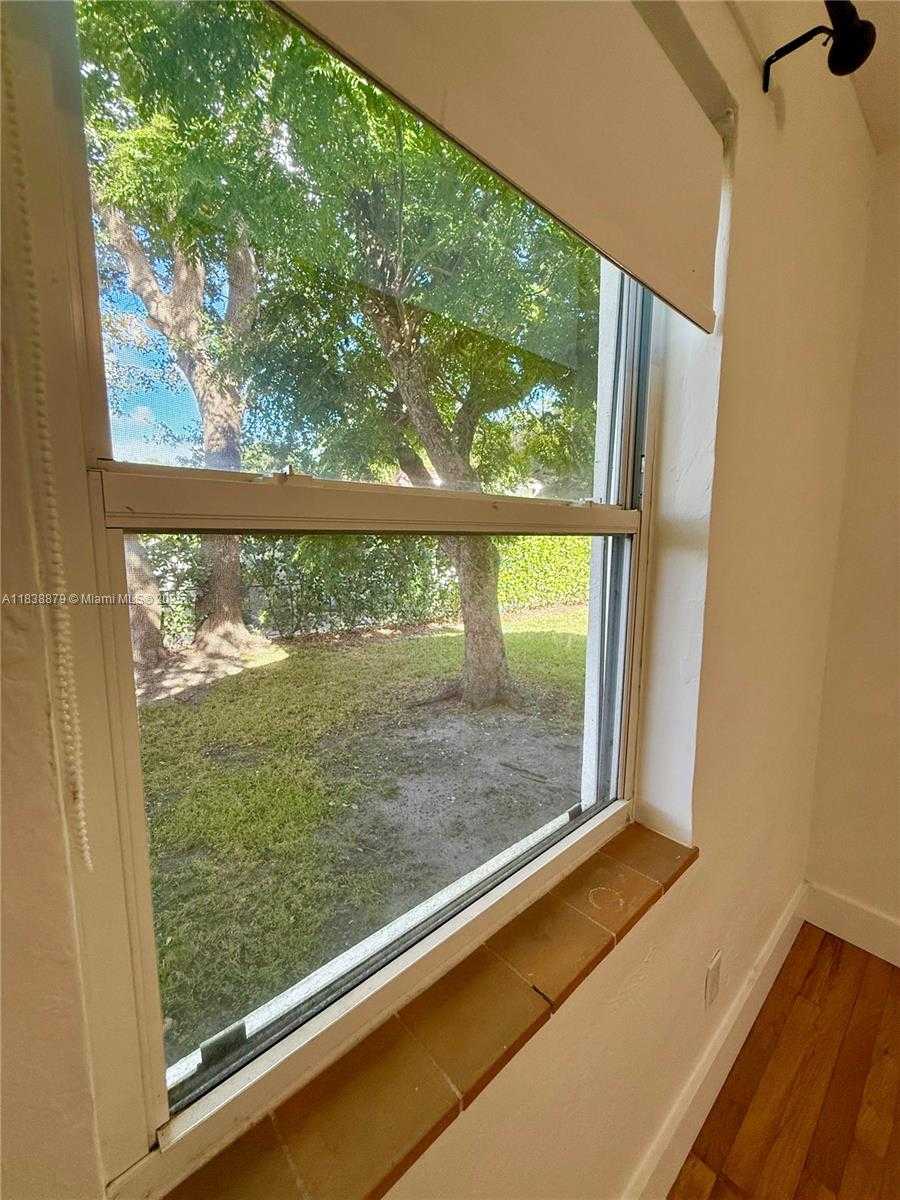 Small Image of 1102 NORTH EAST 116TH ST, Biscayne Park Number 12