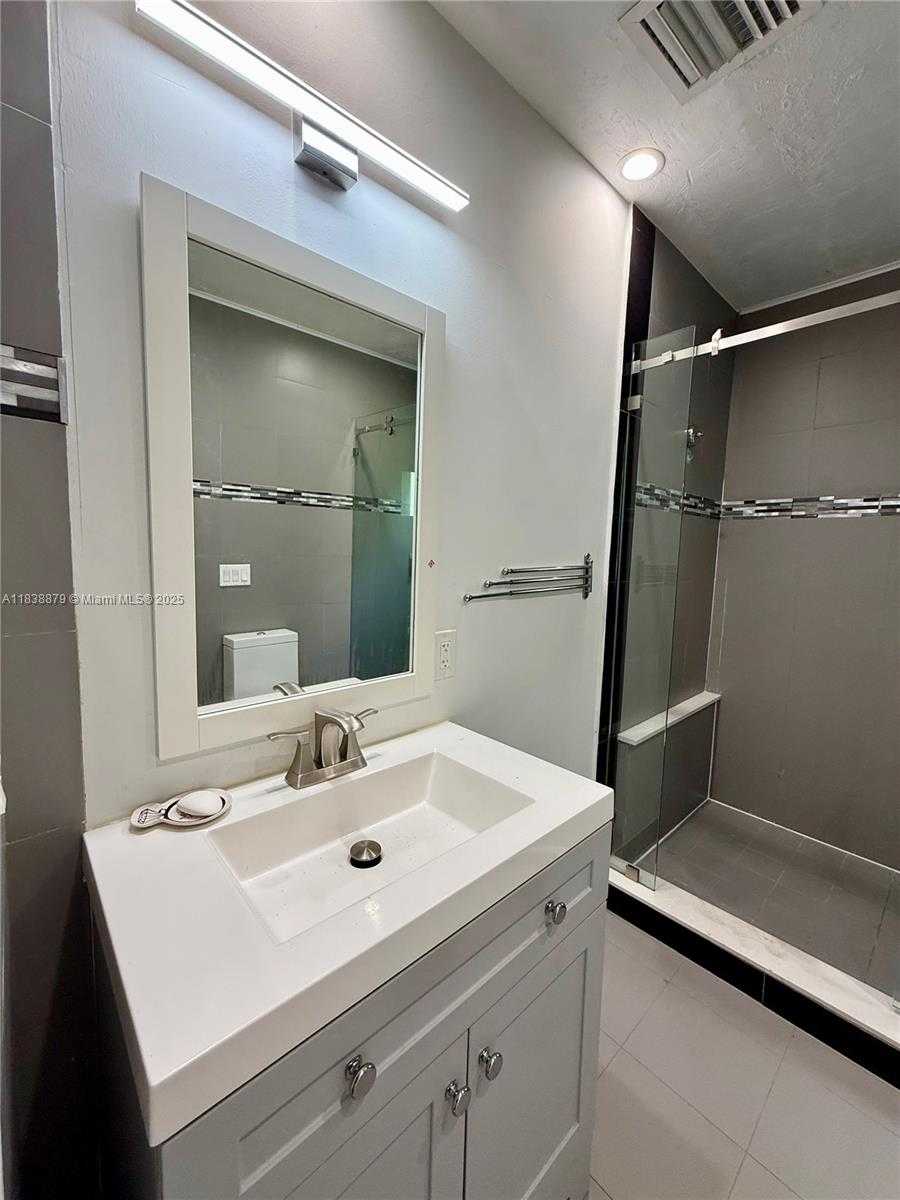 Small Image of 1102 NORTH EAST 116TH ST, Biscayne Park Number 15