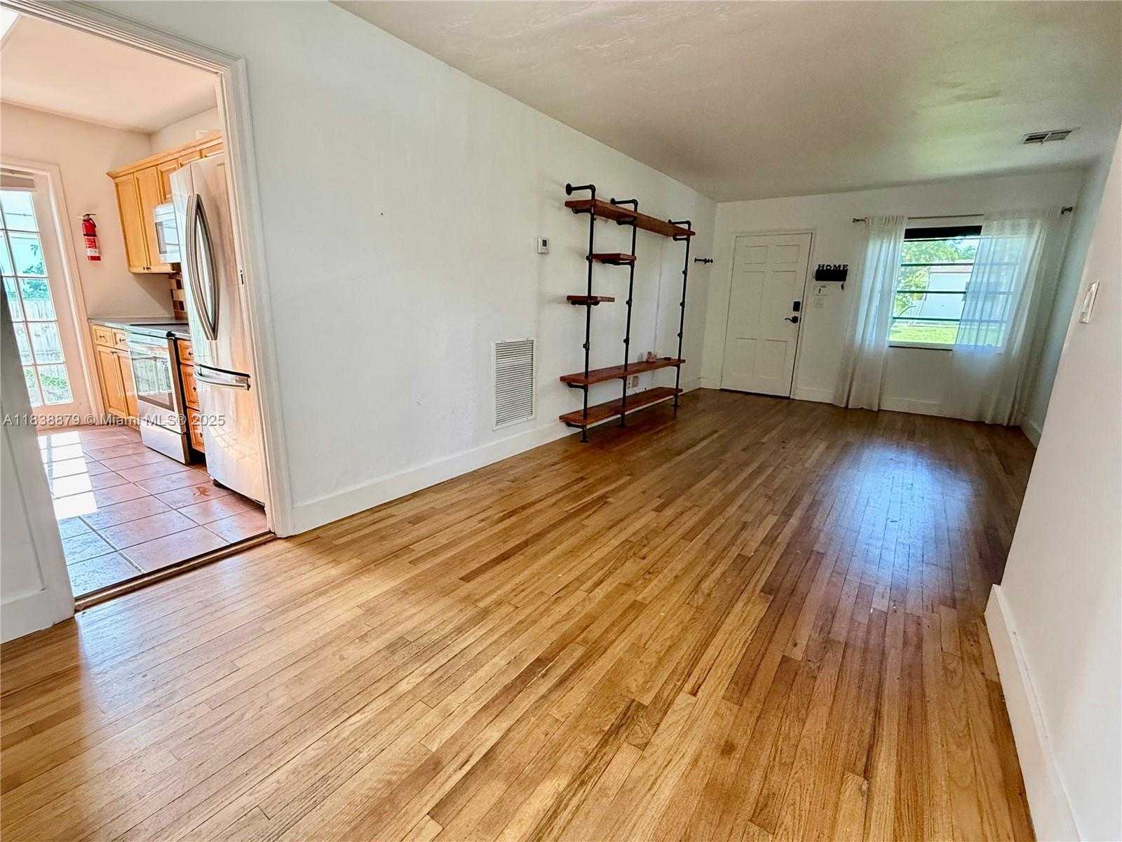 Small Image of 1102 NORTH EAST 116TH ST, Biscayne Park Number 3