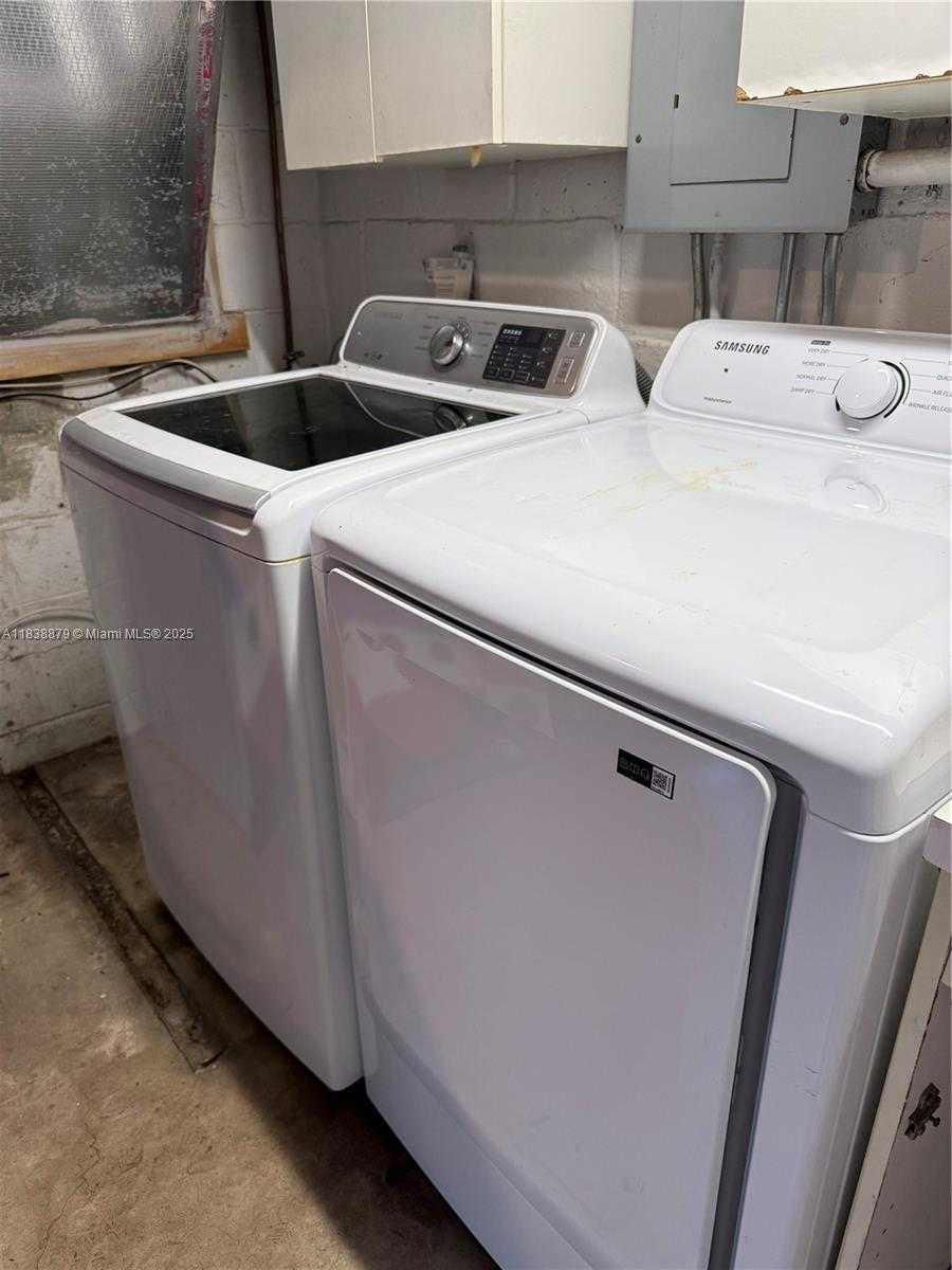 Small Image of 1102 NORTH EAST 116TH ST, Biscayne Park Number 32
