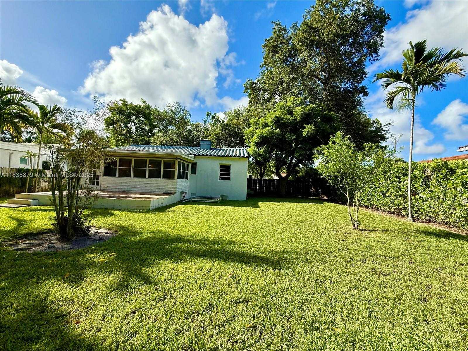 Small Image of 1102 NORTH EAST 116TH ST, Biscayne Park Number 6