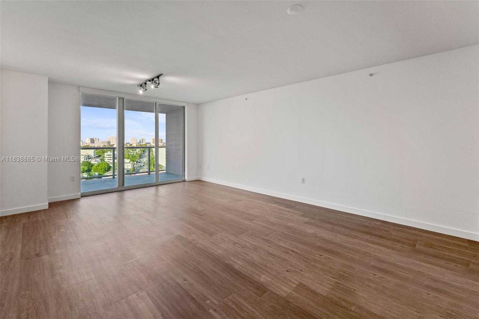 Small Image of 1500 BAY RD #C-1009, Miami Beach Number 10