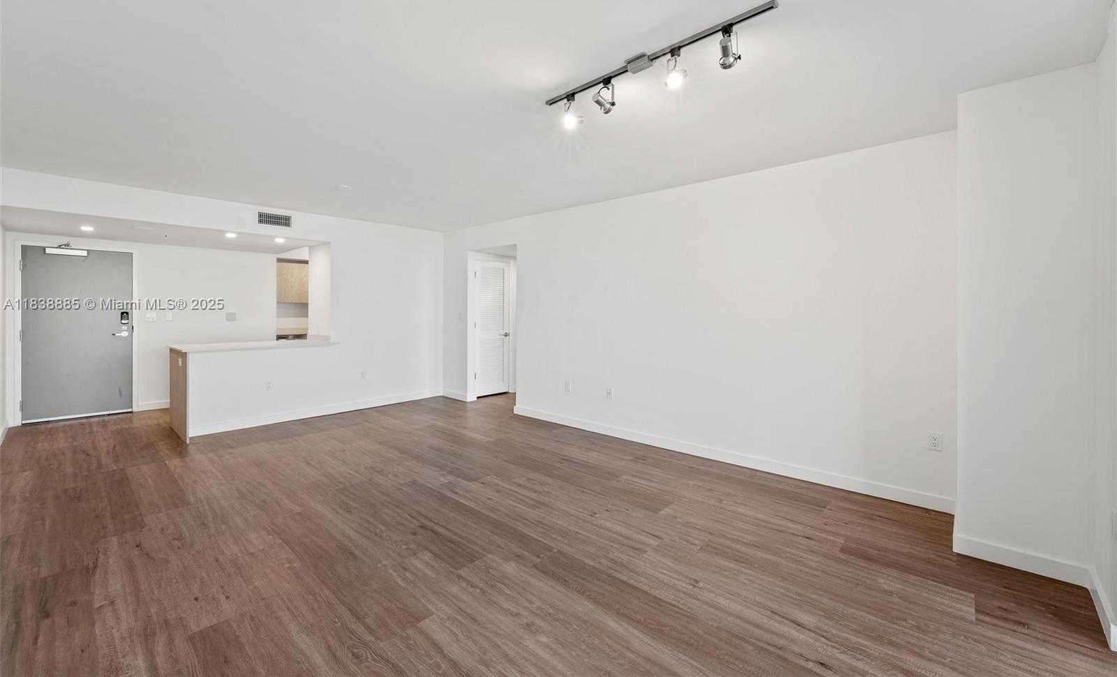 Small Image of 1500 BAY RD #C-1009, Miami Beach Number 11