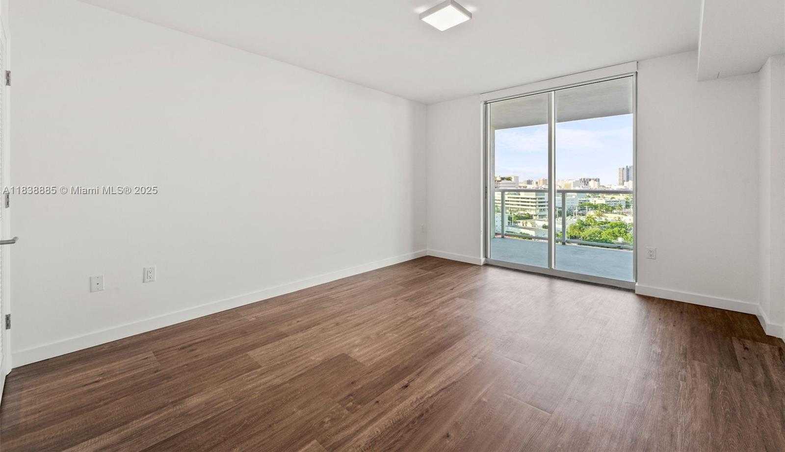 Small Image of 1500 BAY RD #C-1009, Miami Beach Number 13