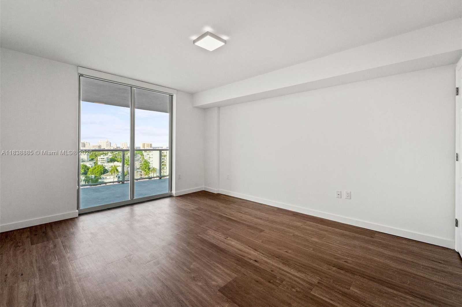 Small Image of 1500 BAY RD #C-1009, Miami Beach Number 17
