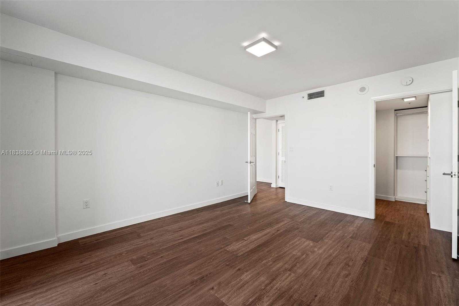 Small Image of 1500 BAY RD #C-1009, Miami Beach Number 18