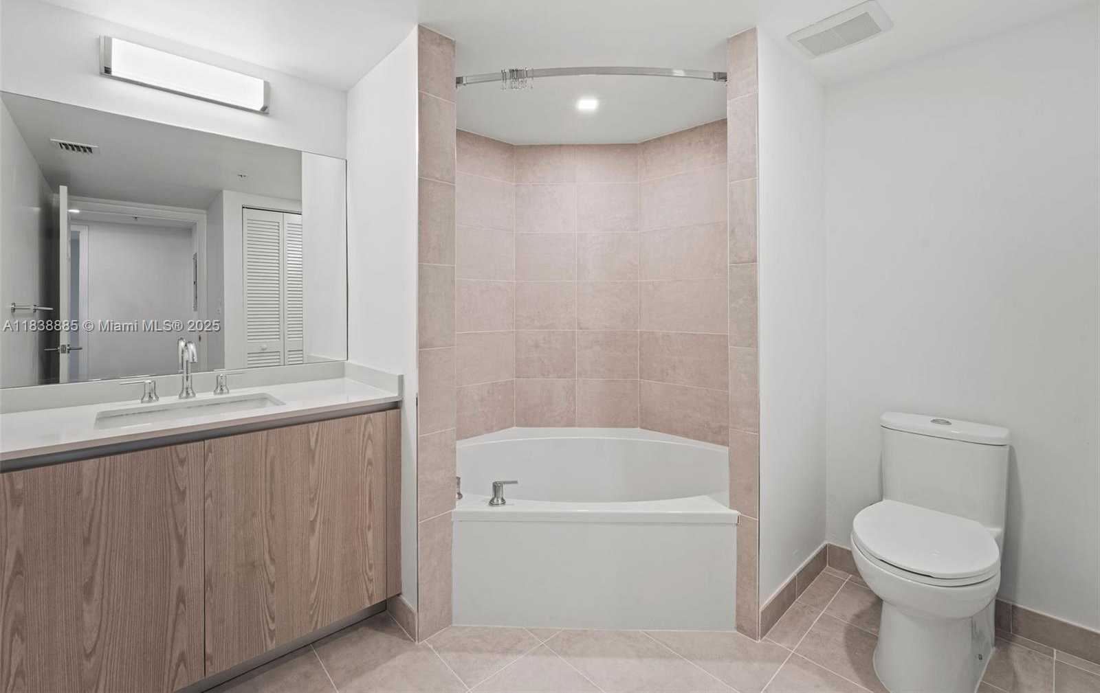 Small Image of 1500 BAY RD #C-1009, Miami Beach Number 21