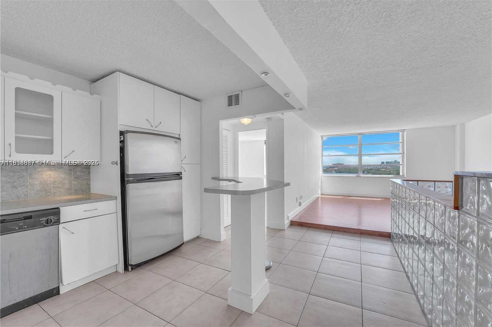 Small Image of 150 SOUTH EAST 25TH RD #15J, Miami Number 4