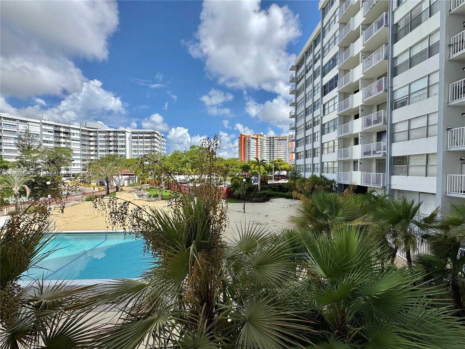 Small Image of 1300 NORTH EAST MIAMI GARDENS DR #219E, Miami Number 11