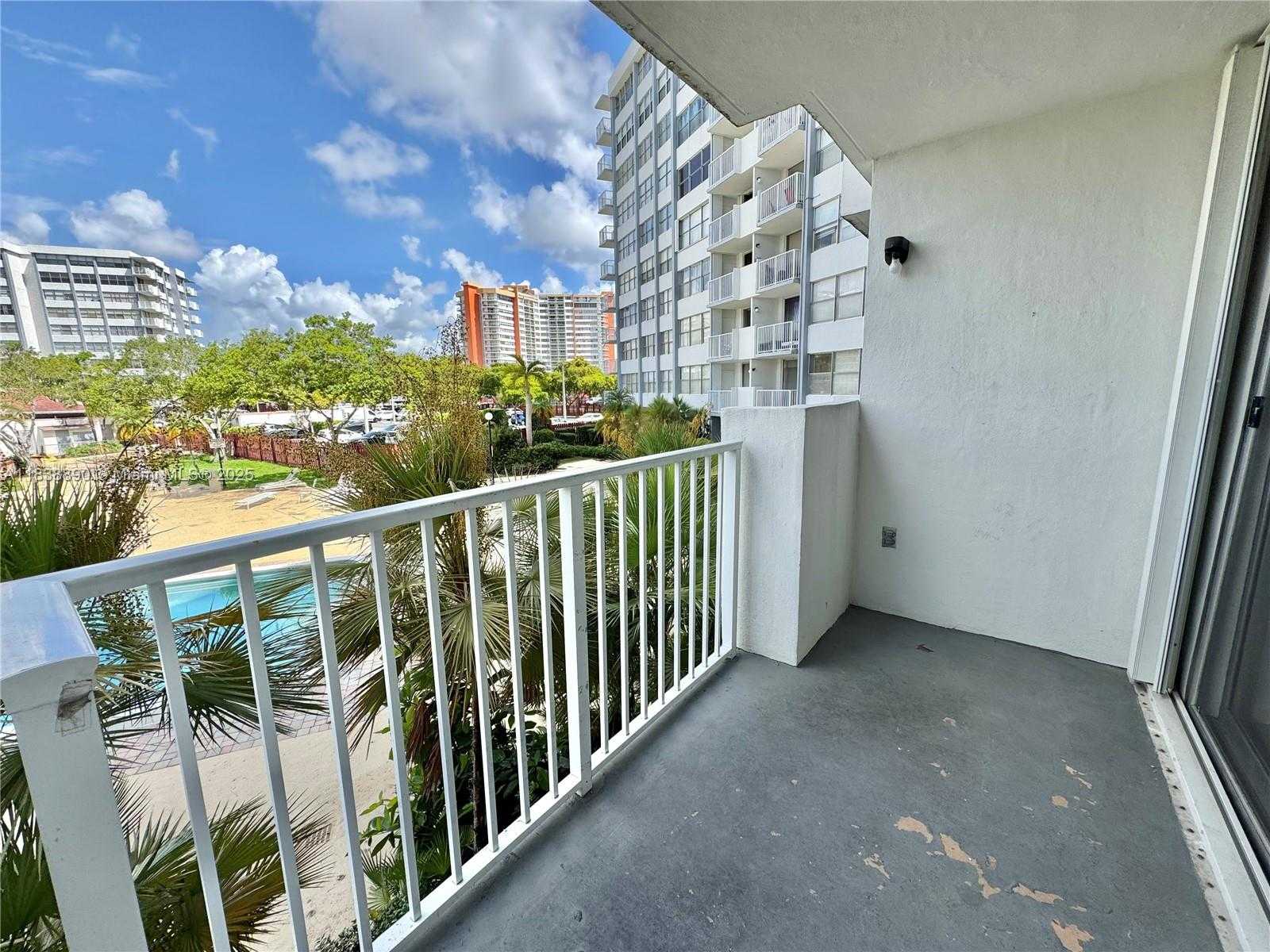 Small Image of 1300 NORTH EAST MIAMI GARDENS DR #219E, Miami Number 12