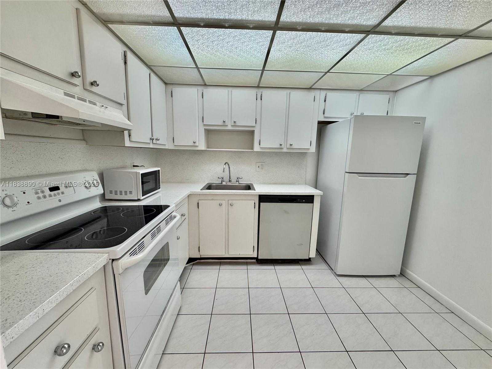 Small Image of 1300 NORTH EAST MIAMI GARDENS DR #219E, Miami Number 2
