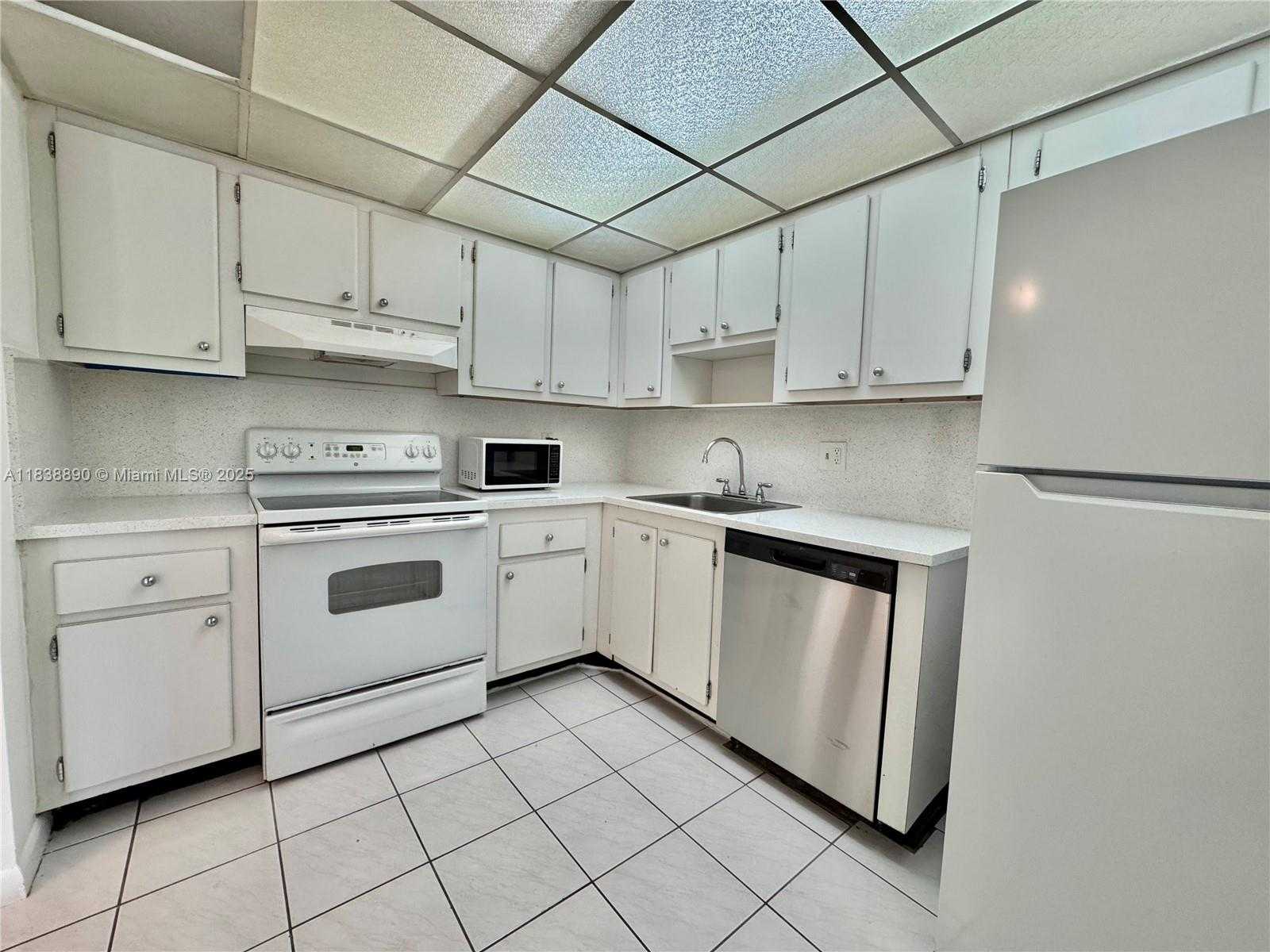 Small Image of 1300 NORTH EAST MIAMI GARDENS DR #219E, Miami Number 3