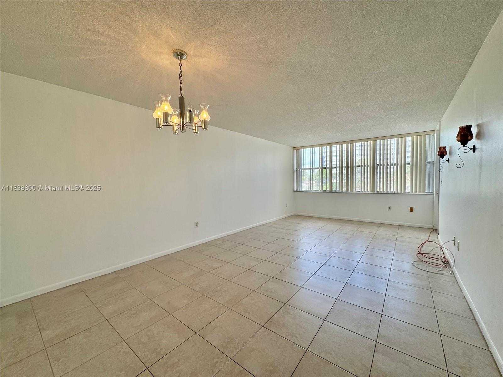 Small Image of 1300 NORTH EAST MIAMI GARDENS DR #219E, Miami Number 4