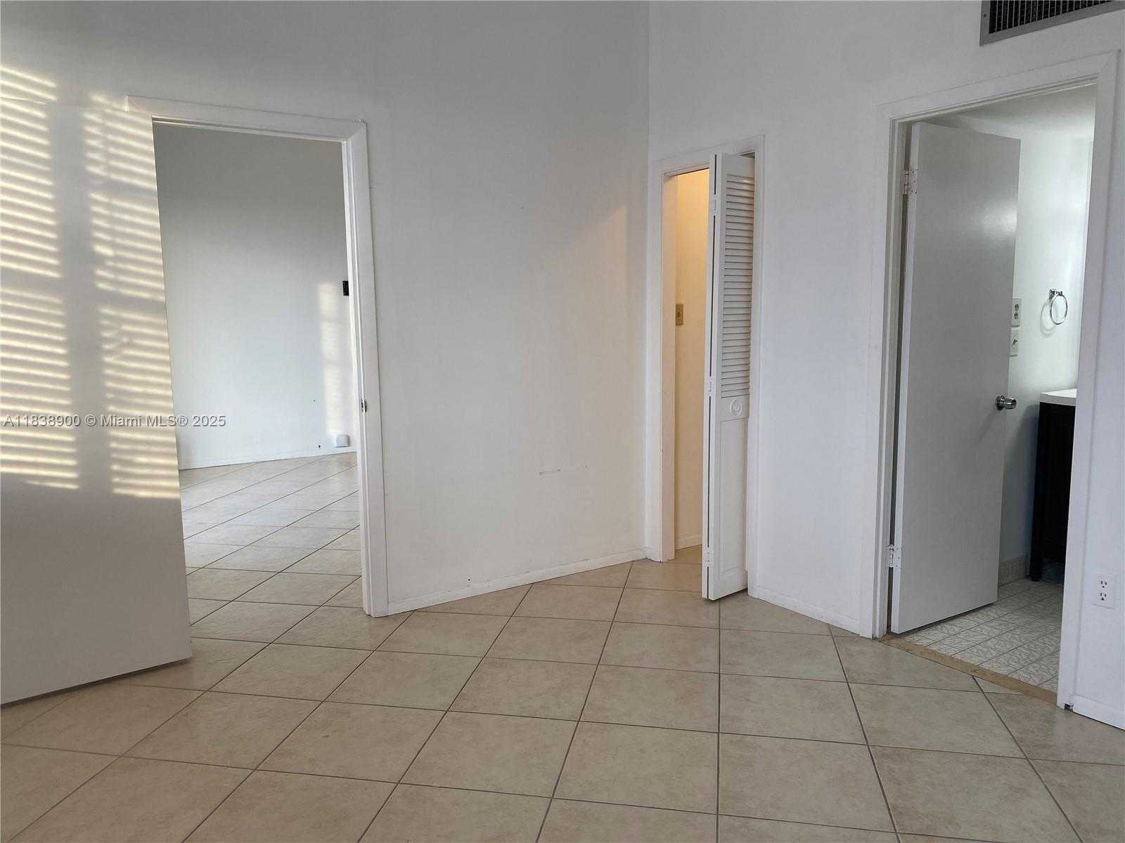 Small Image of 18031 BISCAYNE BLVD #PH02, Aventura Number 14