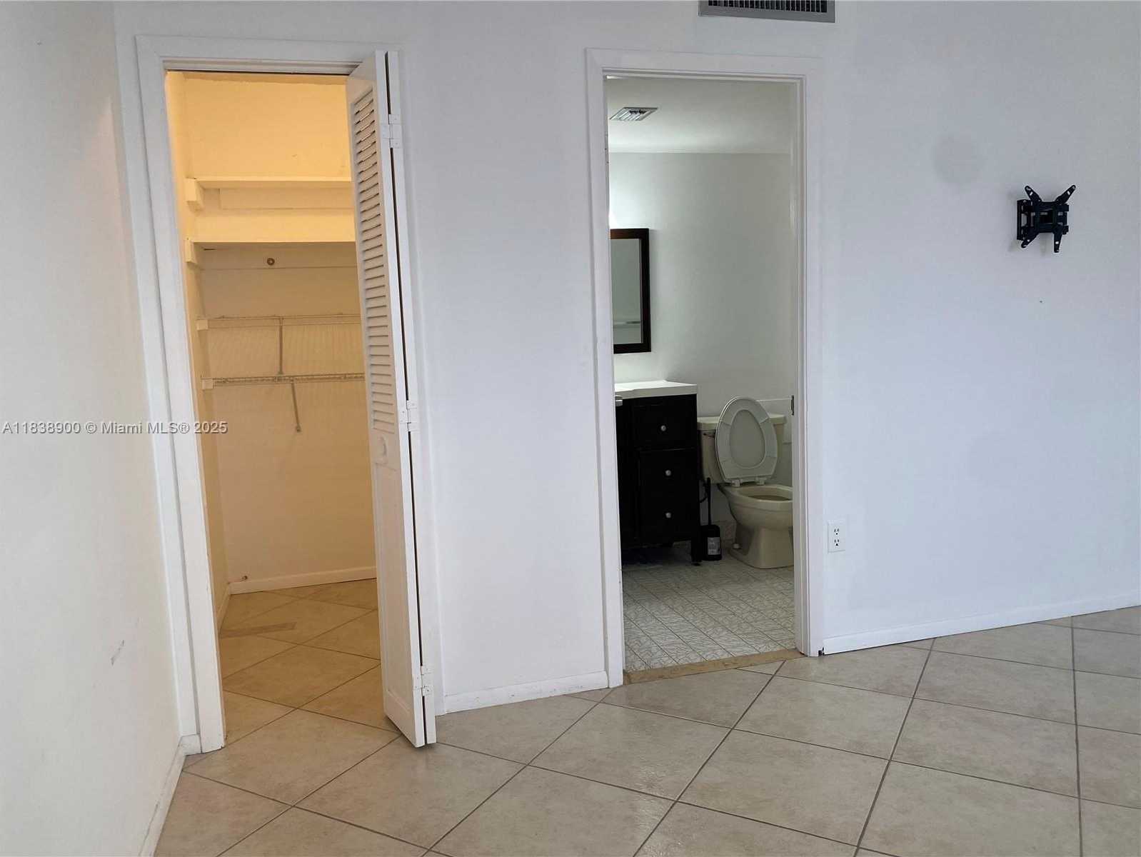 Small Image of 18031 BISCAYNE BLVD #PH02, Aventura Number 15