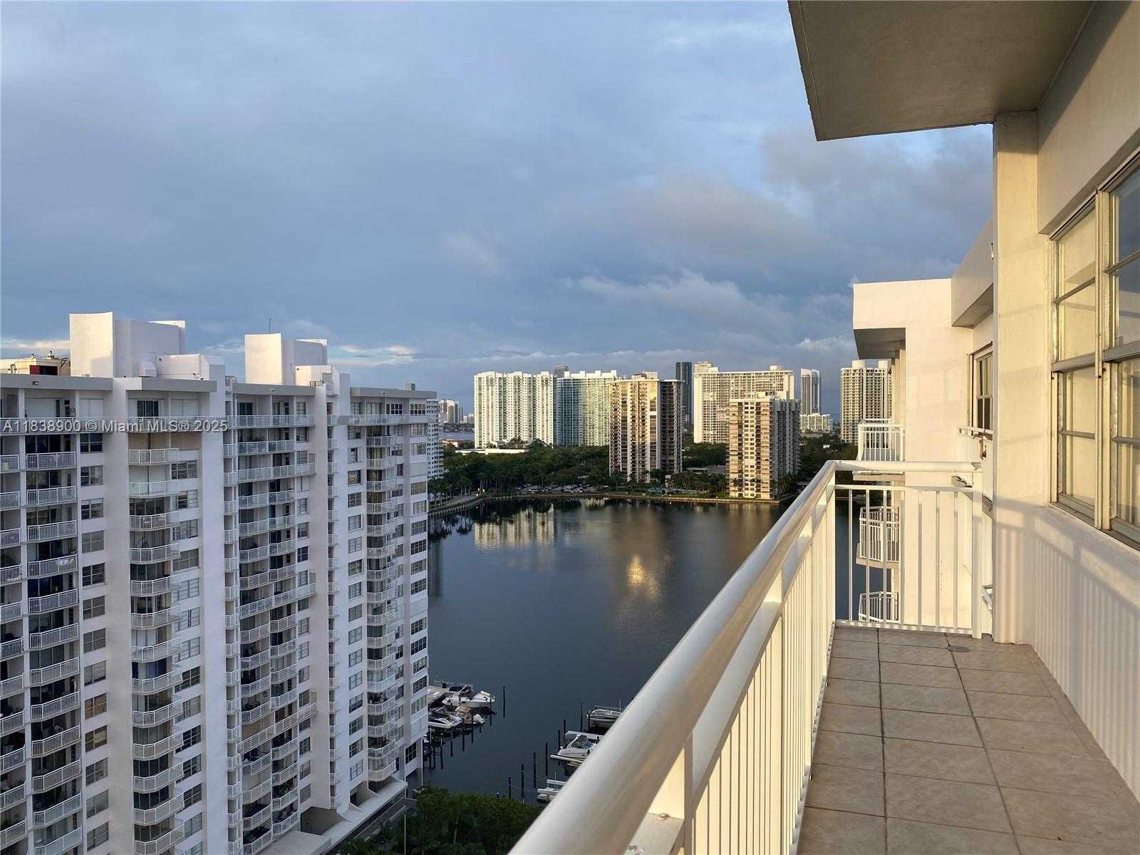 Small Image of 18031 BISCAYNE BLVD #PH02, Aventura Number 21