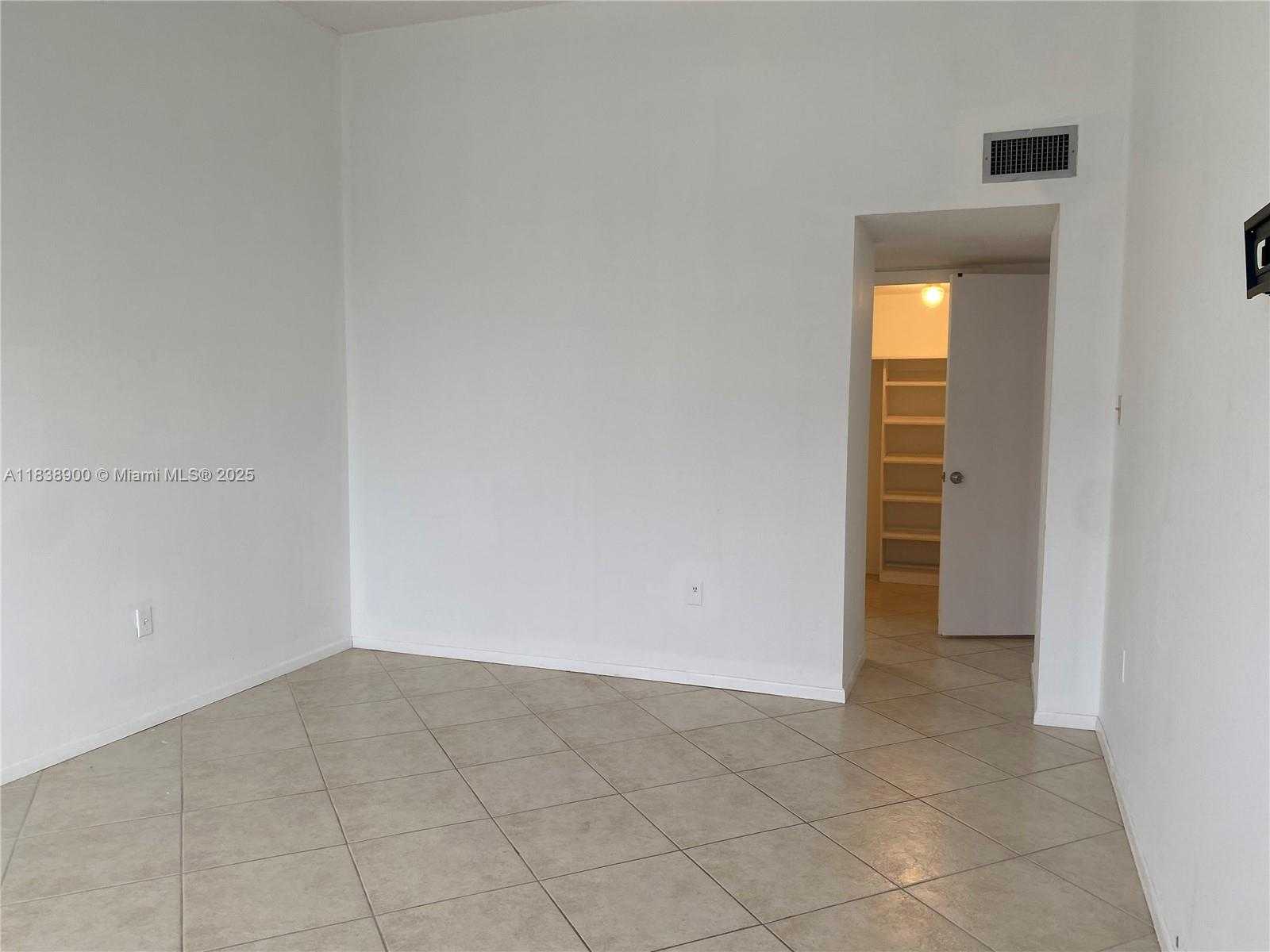 Small Image of 18031 BISCAYNE BLVD #PH02, Aventura Number 9