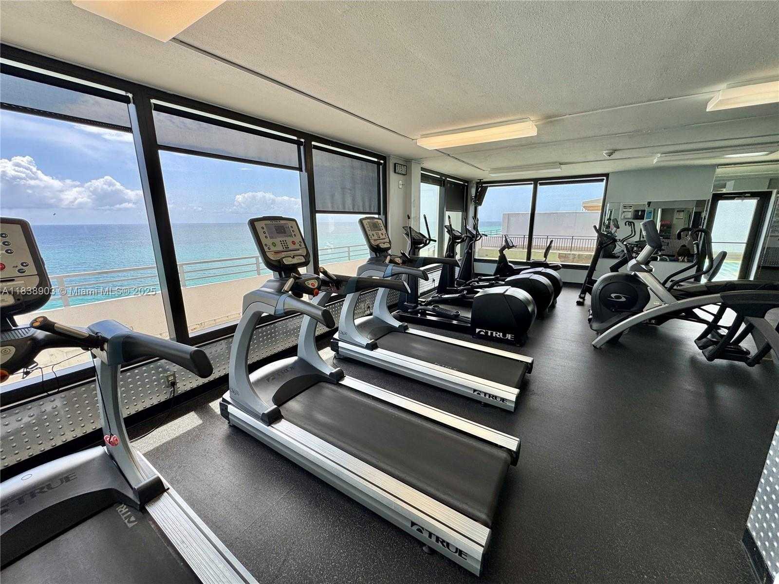 Small Image of 5555 COLLINS AVE #6E, Miami Beach Number 24