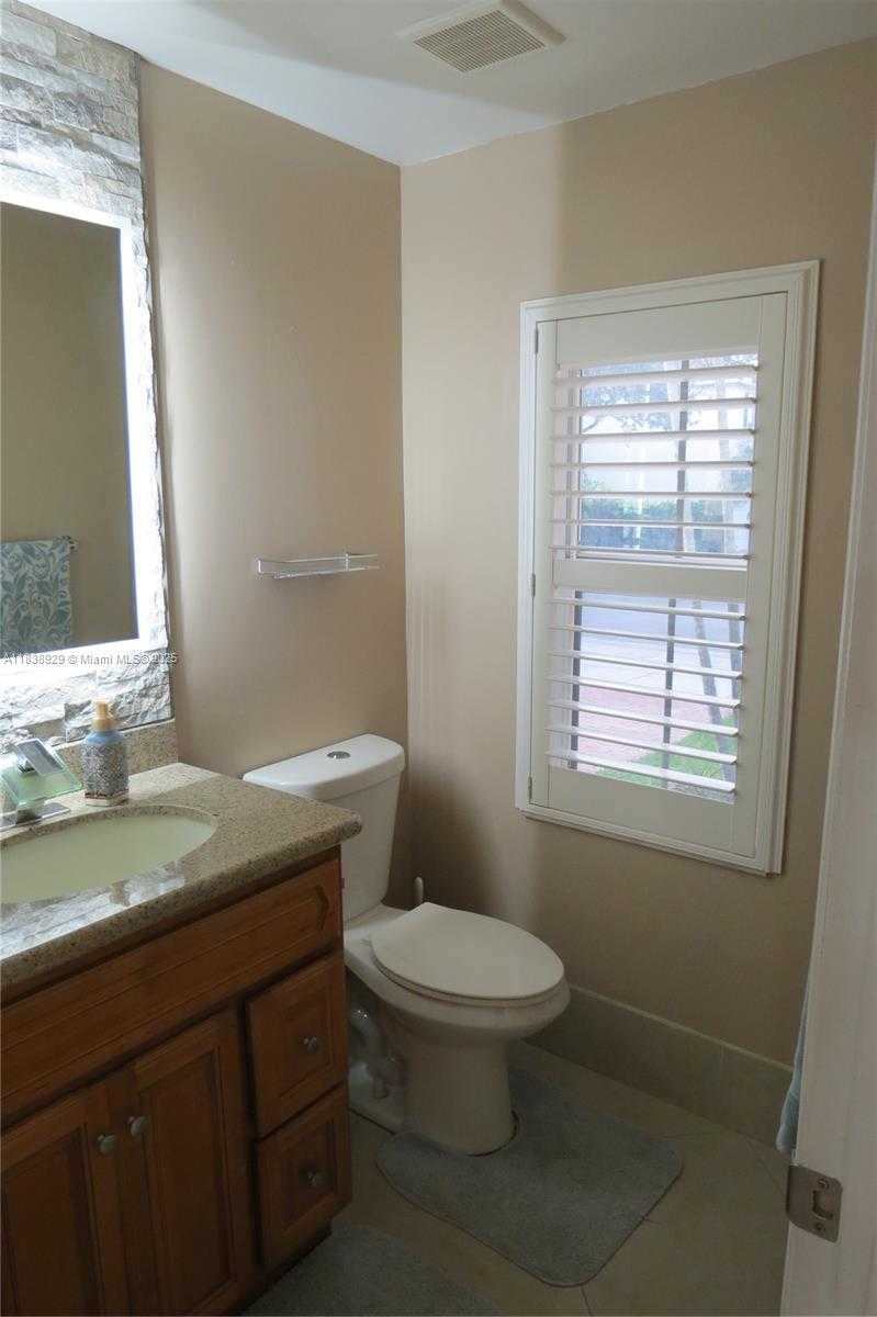 Small Image of 17070 SOUTH WEST 36TH CT, Miramar Number 11