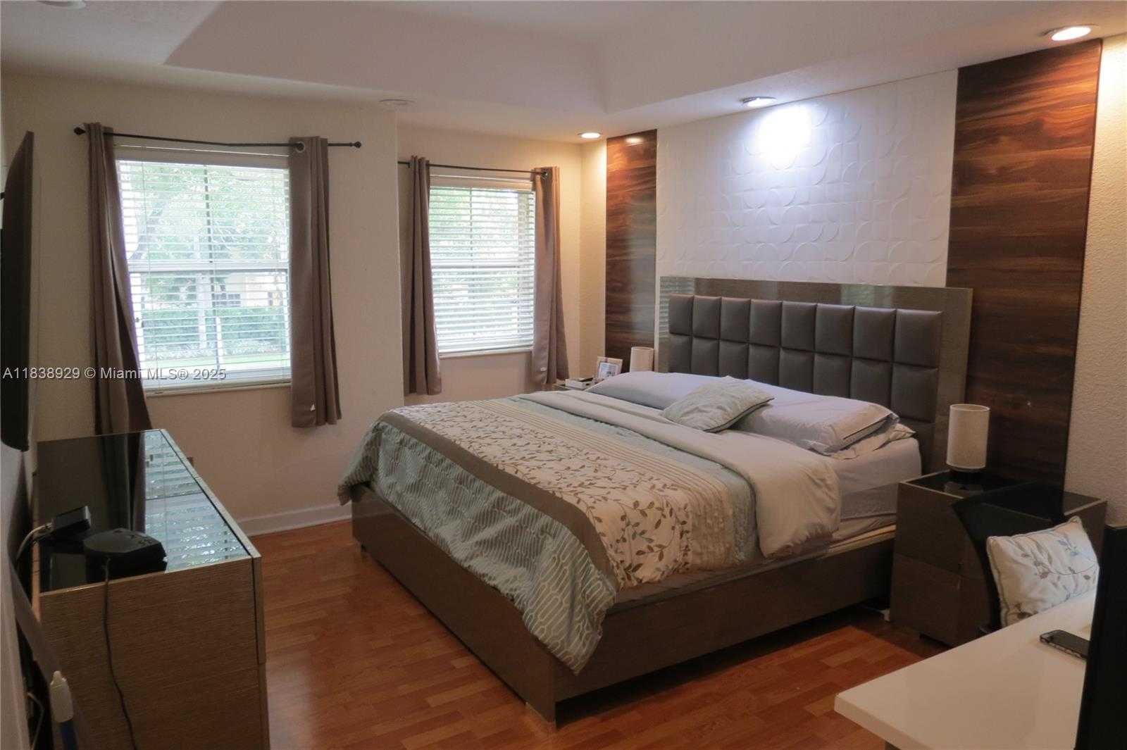 Small Image of 17070 SOUTH WEST 36TH CT, Miramar Number 23