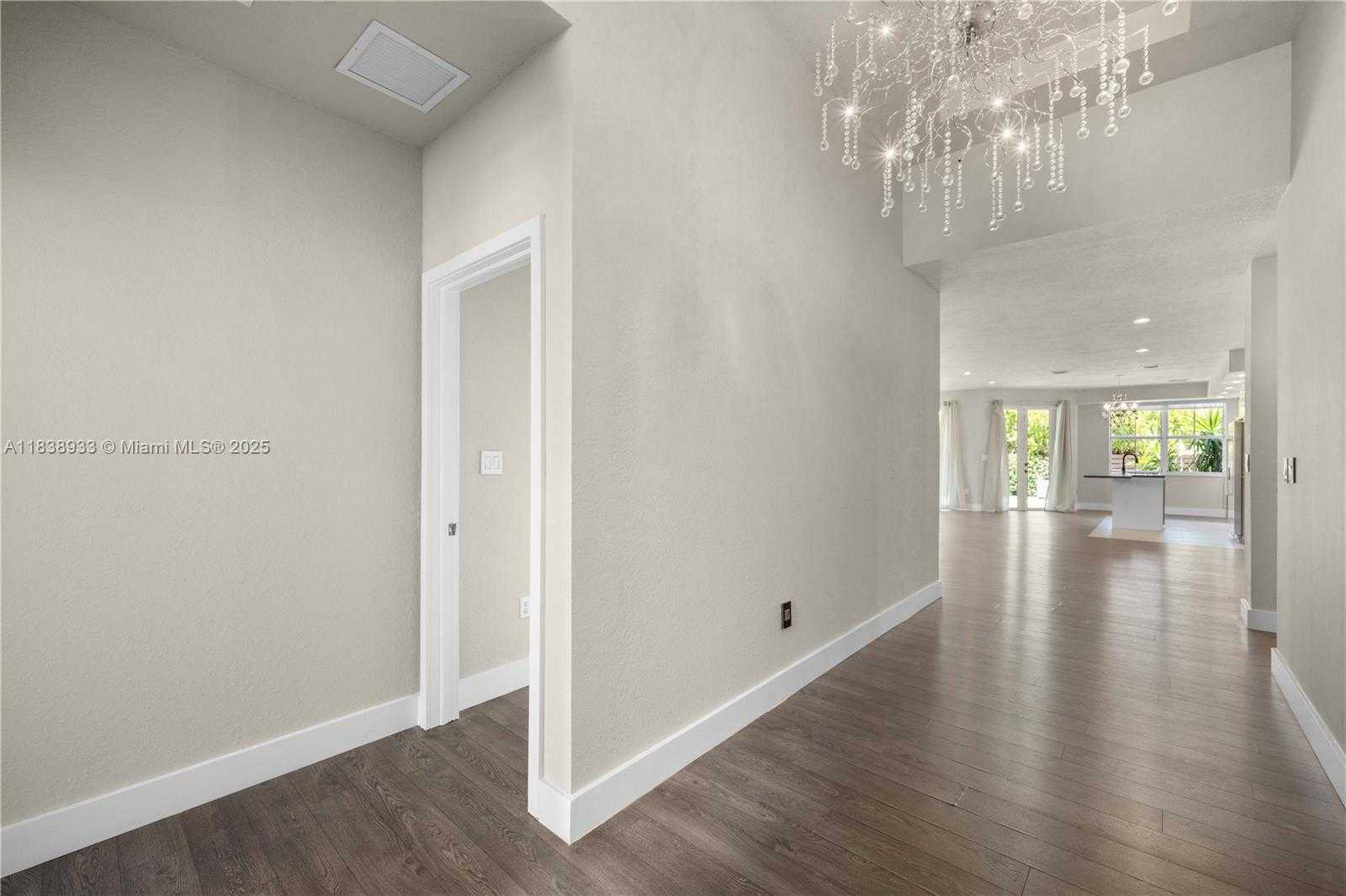 Small Image of 8555 NORTH WEST 111TH CT #8555, Doral Number 10