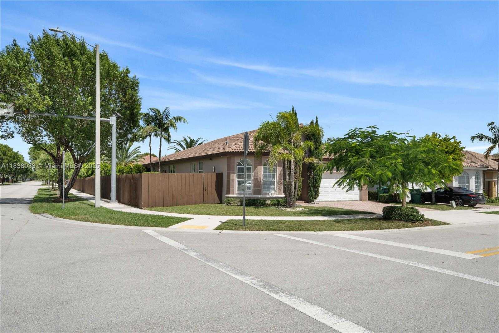 Small Image of 8555 NORTH WEST 111TH CT #8555, Doral Number 2