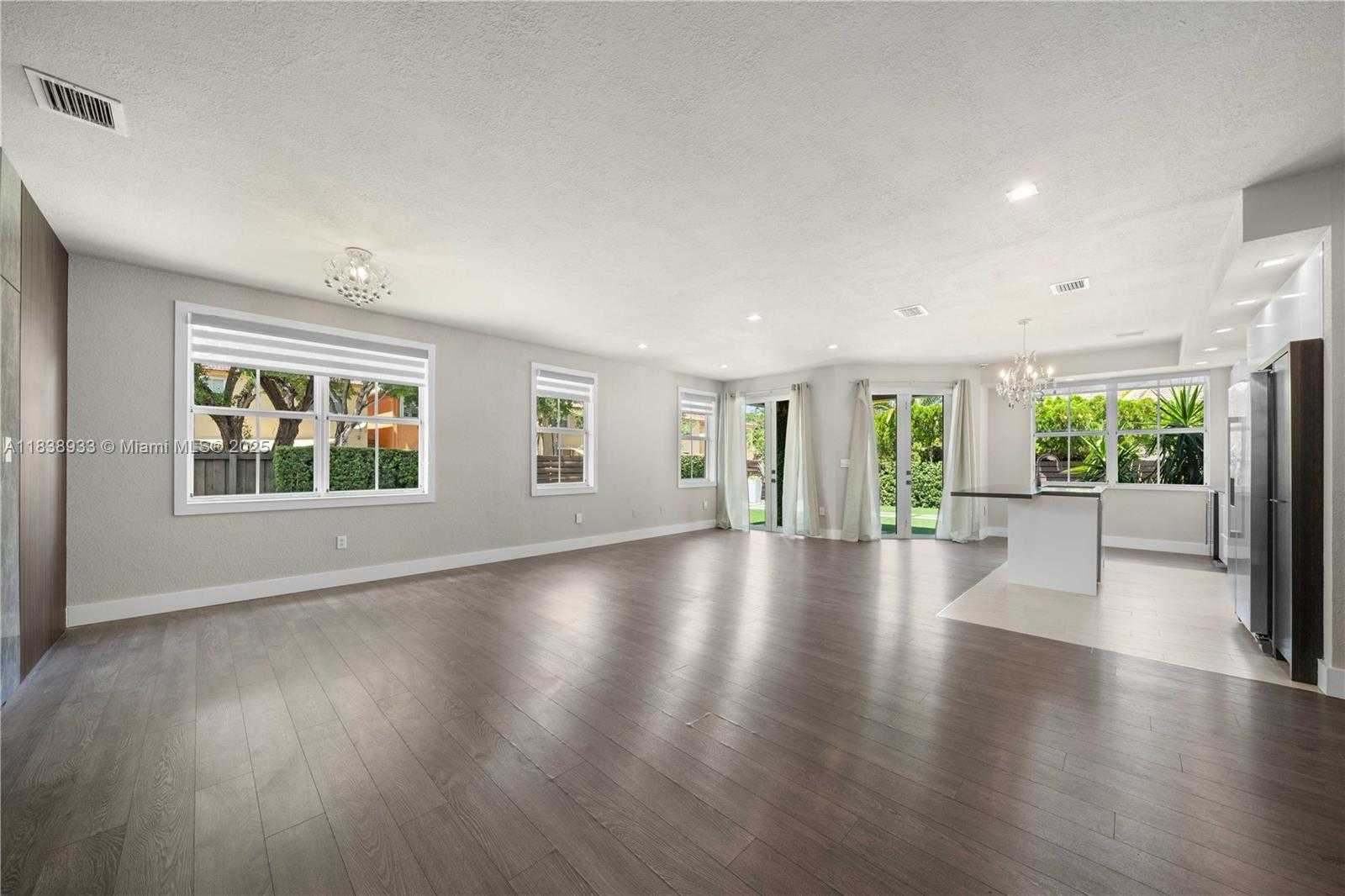 Small Image of 8555 NORTH WEST 111TH CT #8555, Doral Number 24