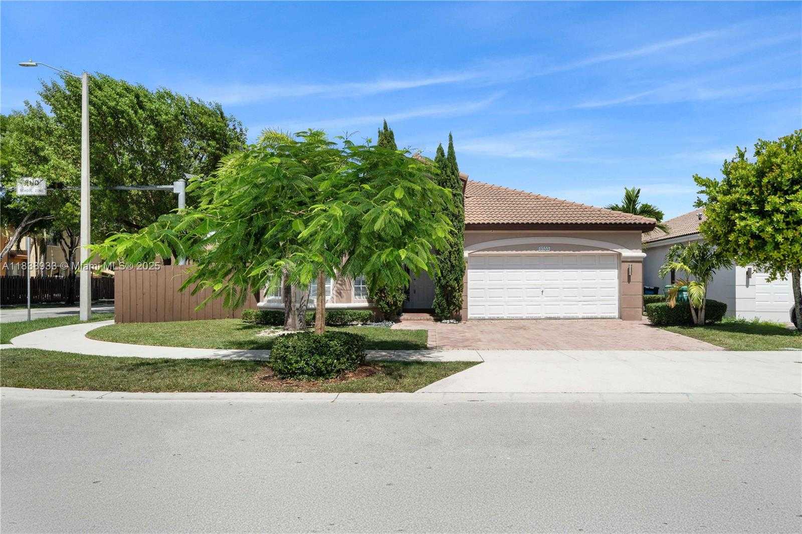 Small Image of 8555 NORTH WEST 111TH CT #8555, Doral Number 3
