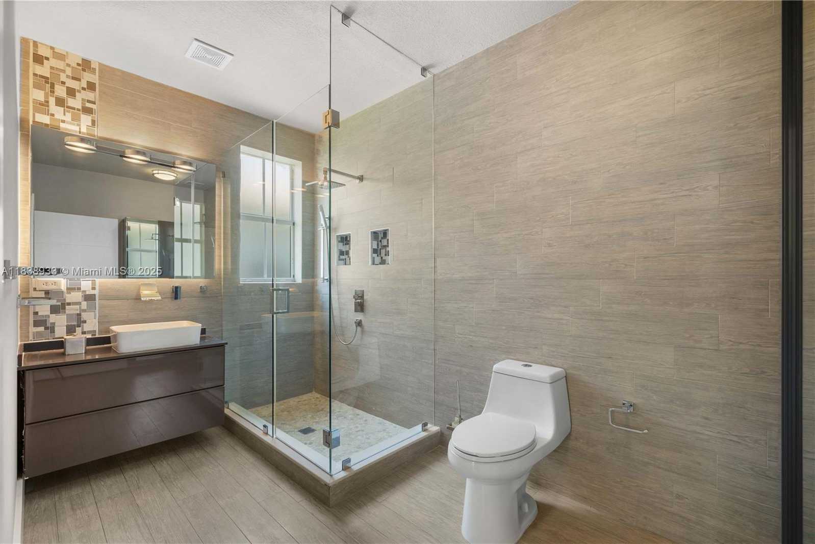 Small Image of 8555 NORTH WEST 111TH CT #8555, Doral Number 32