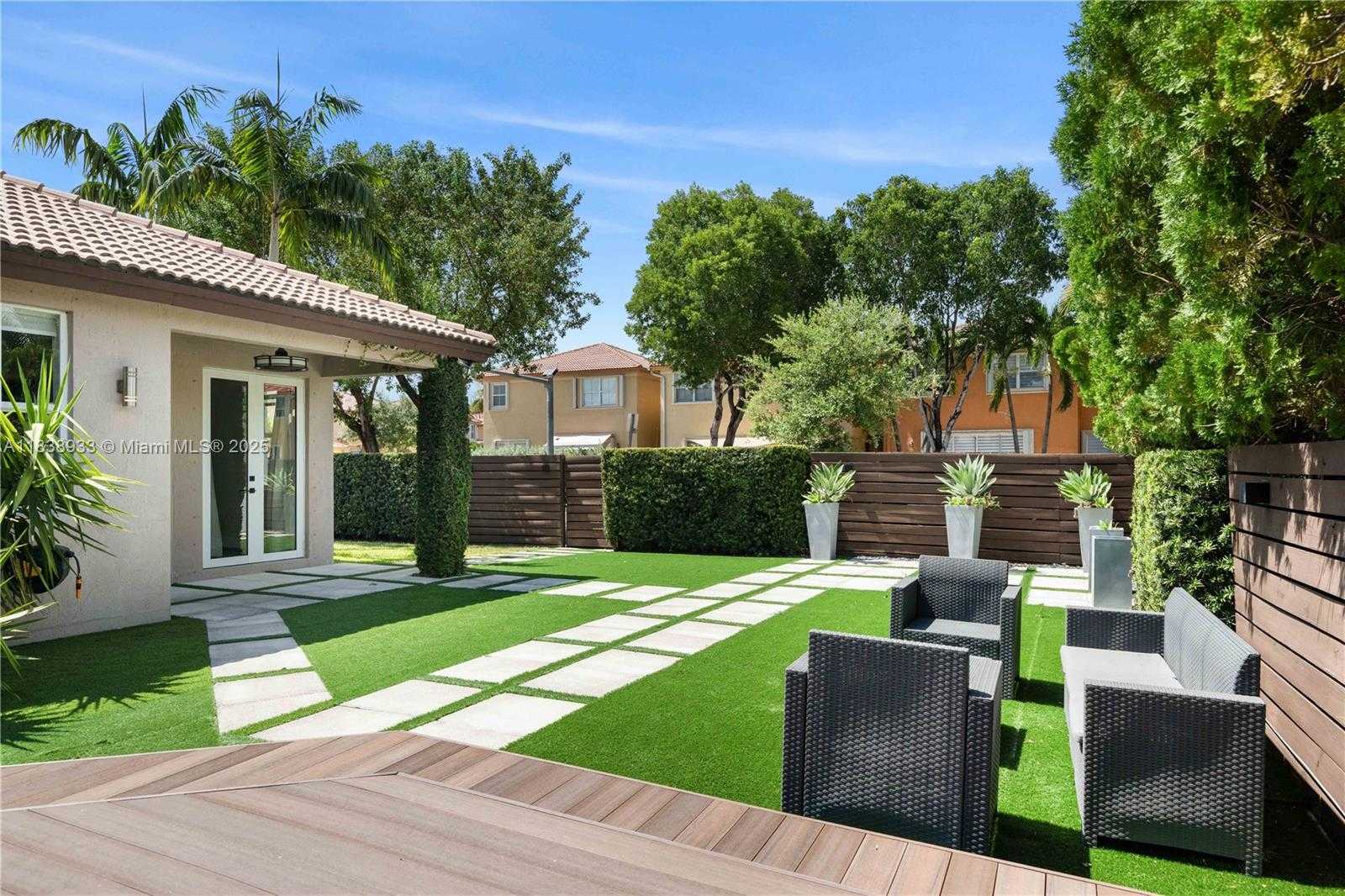 Small Image of 8555 NORTH WEST 111TH CT #8555, Doral Number 6