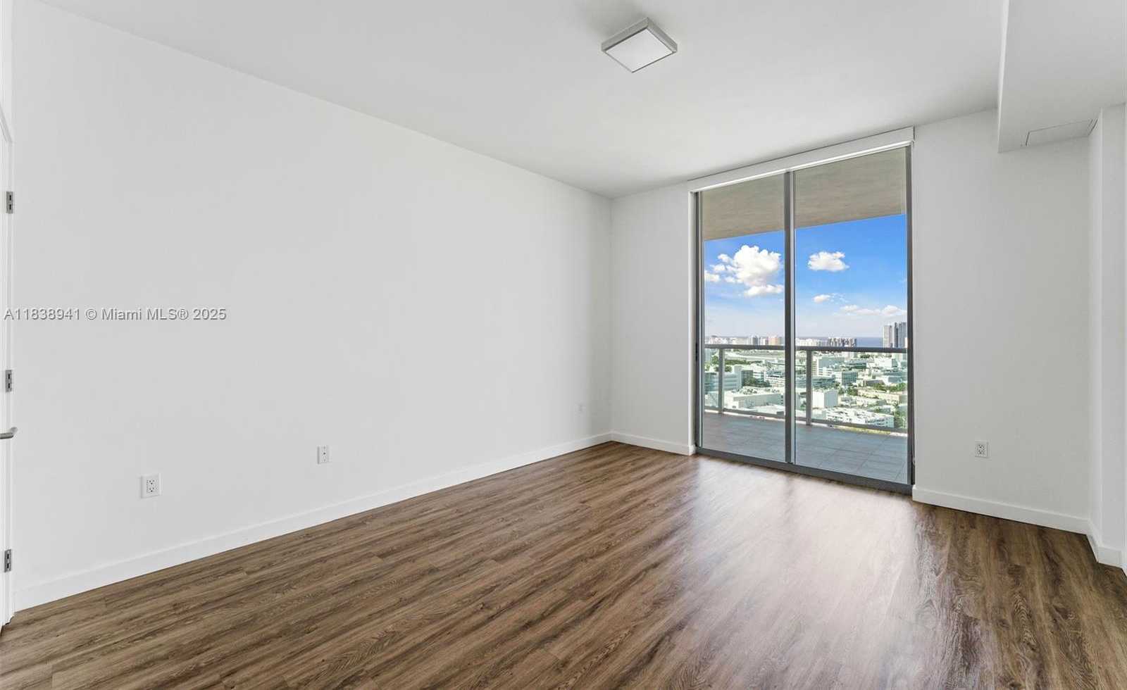 Small Image of 1500 BAY RD #C-2909, Miami Beach Number 11