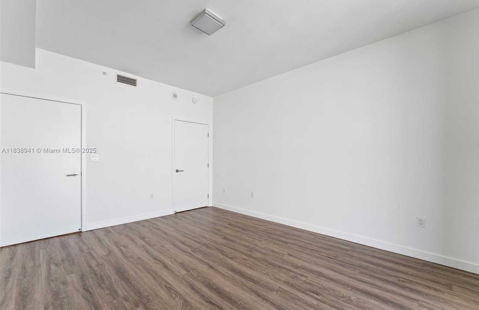 Small Image of 1500 BAY RD #C-2909, Miami Beach Number 15