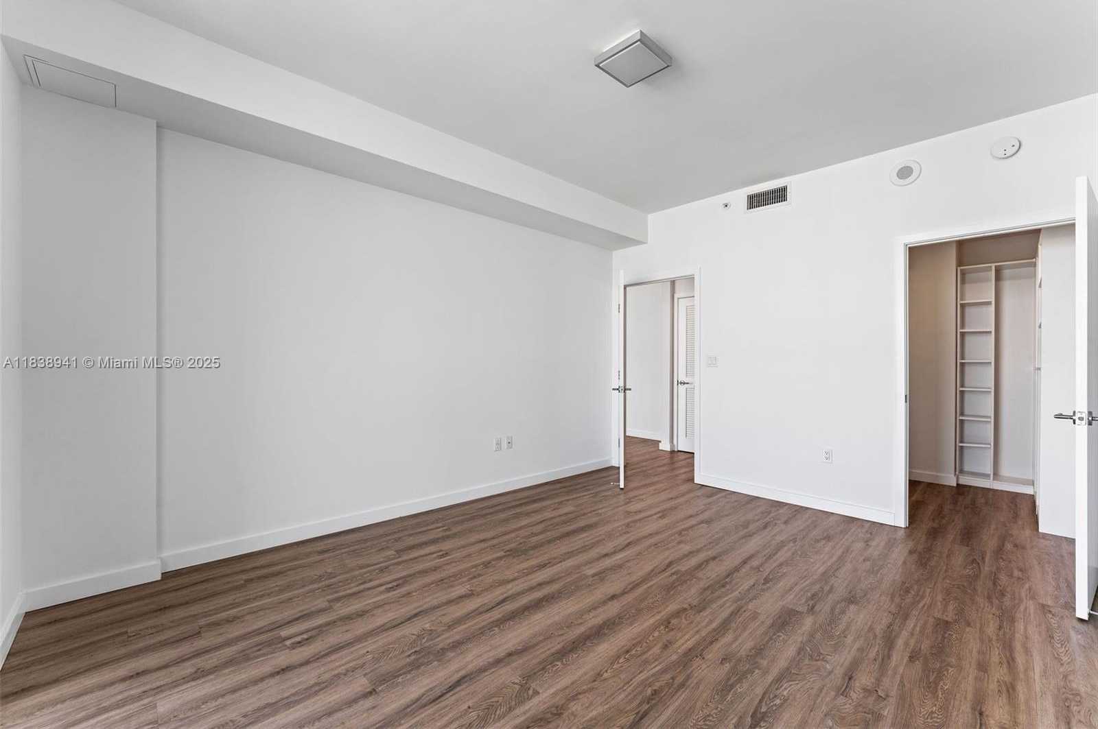 Small Image of 1500 BAY RD #C-2909, Miami Beach Number 16