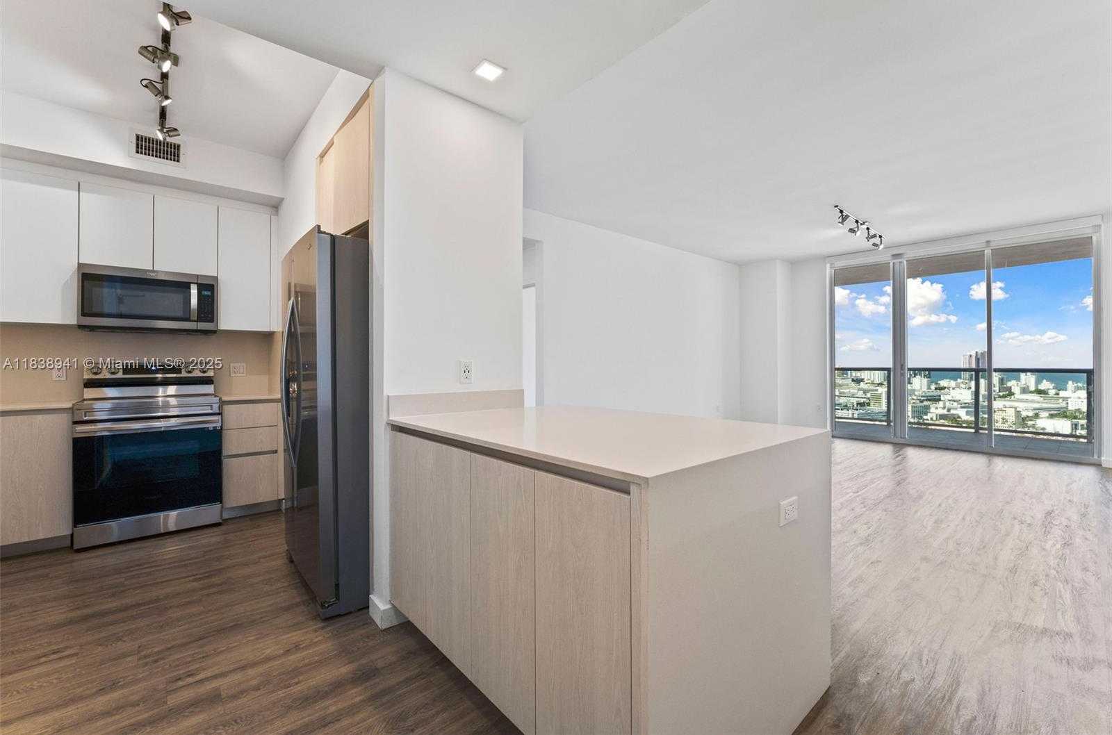 Small Image of 1500 BAY RD #C-2909, Miami Beach Number 2