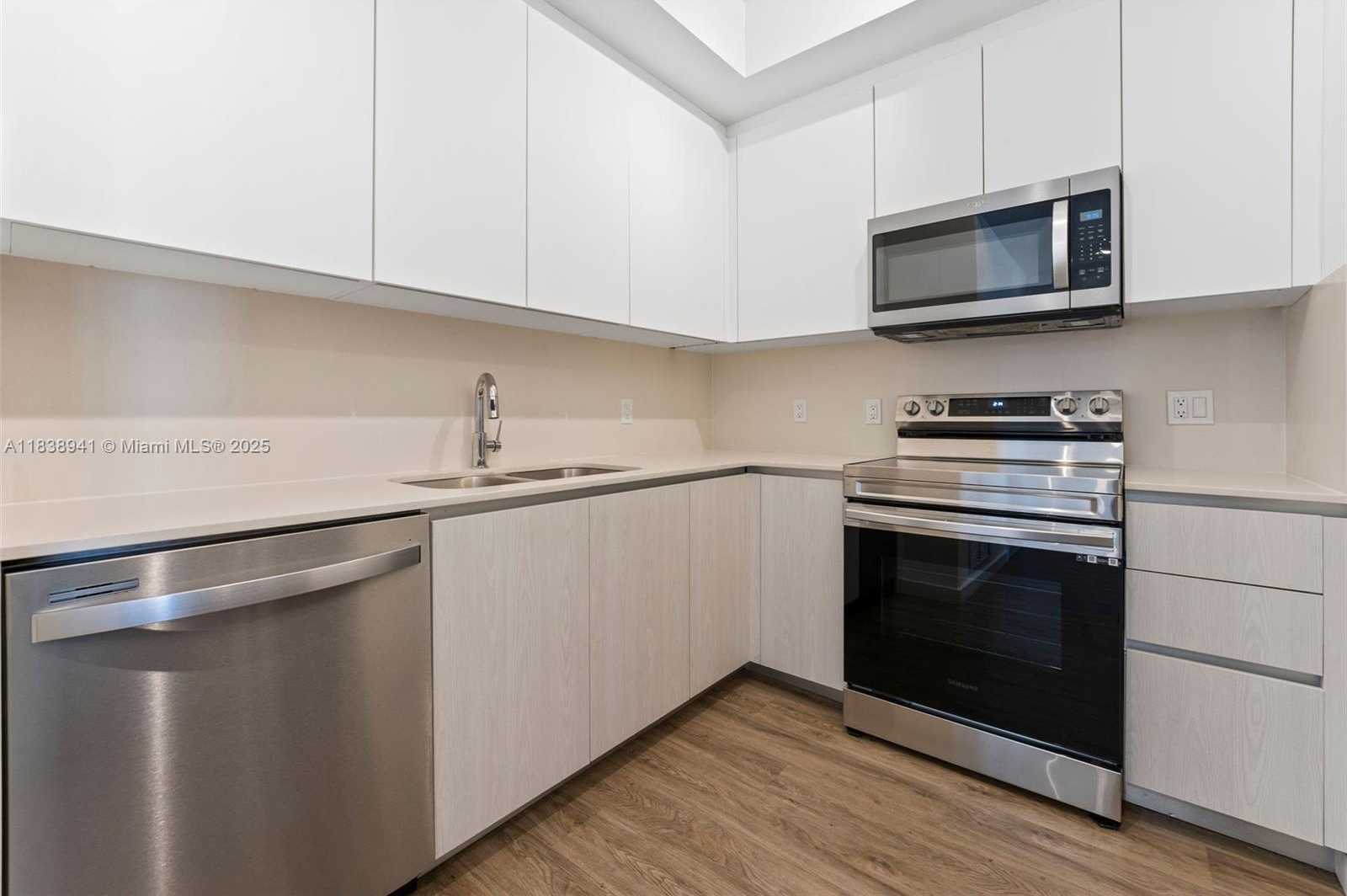 Small Image of 1500 BAY RD #C-2909, Miami Beach Number 4