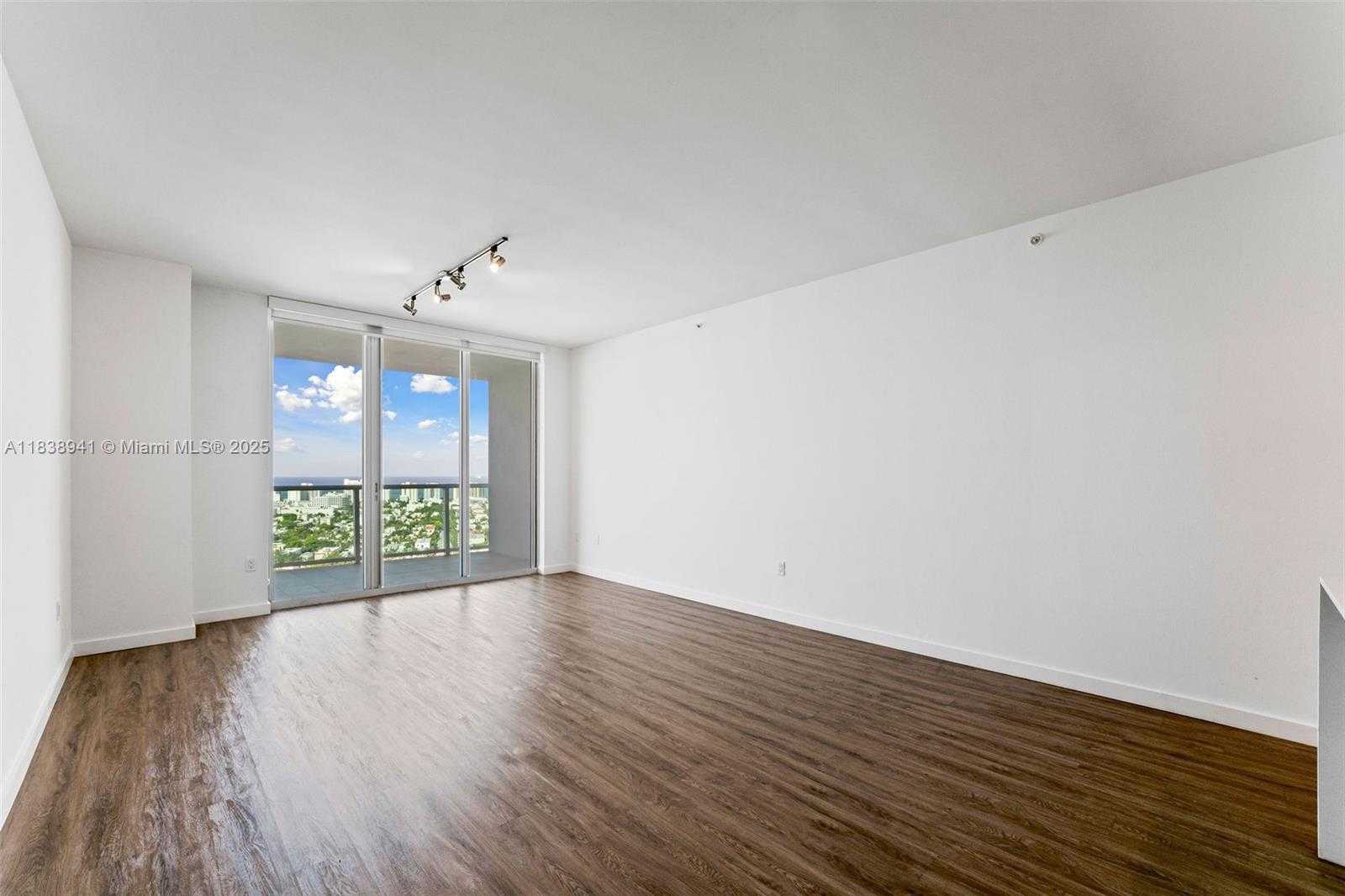 Small Image of 1500 BAY RD #C-2909, Miami Beach Number 5