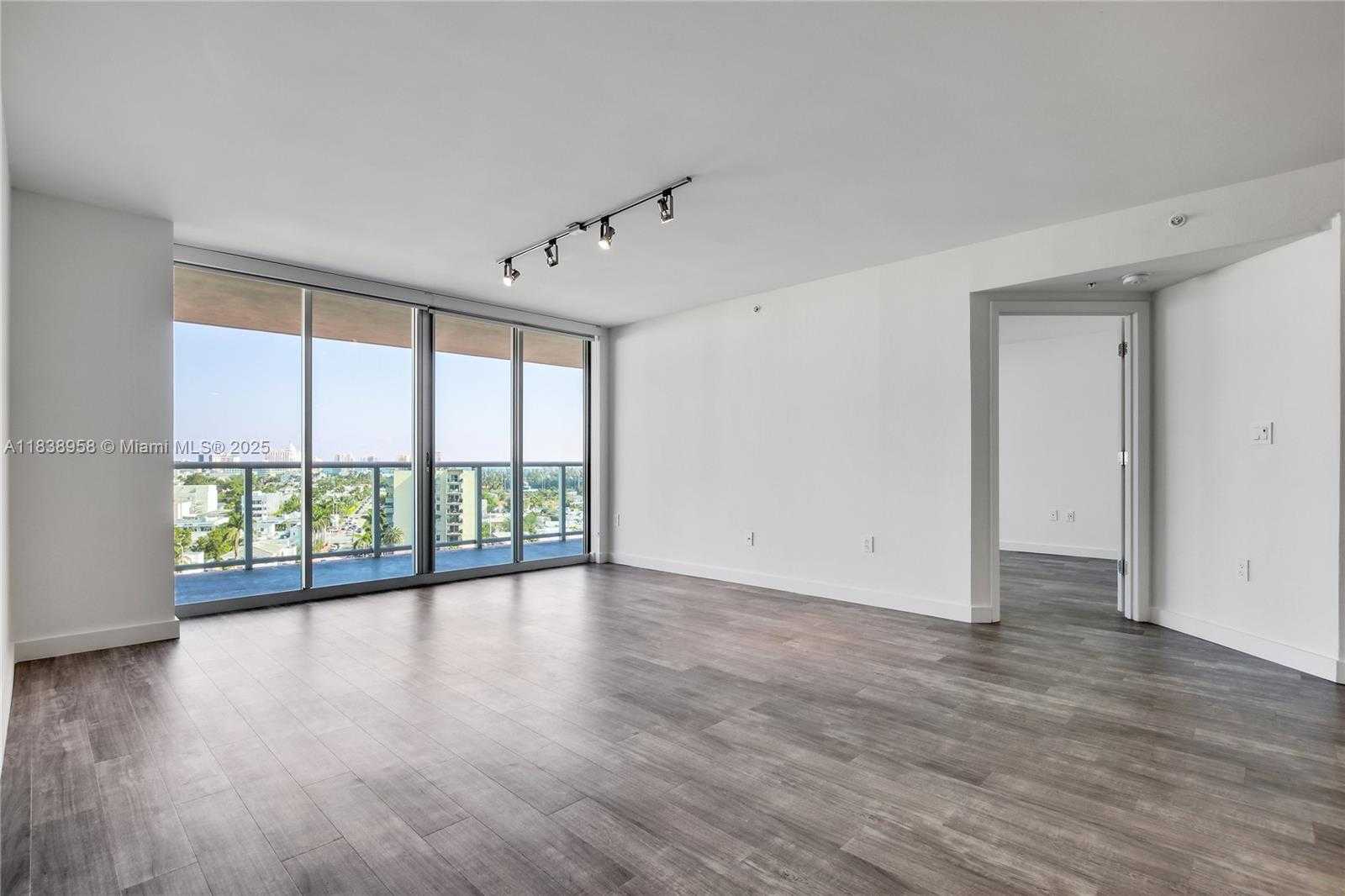 Small Image of 1500 BAY RD #C-2908, Miami Beach Number 12