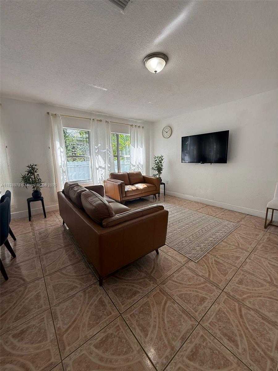 Small Image of 53 NORTH EAST 43RD ST, Miami Number 10